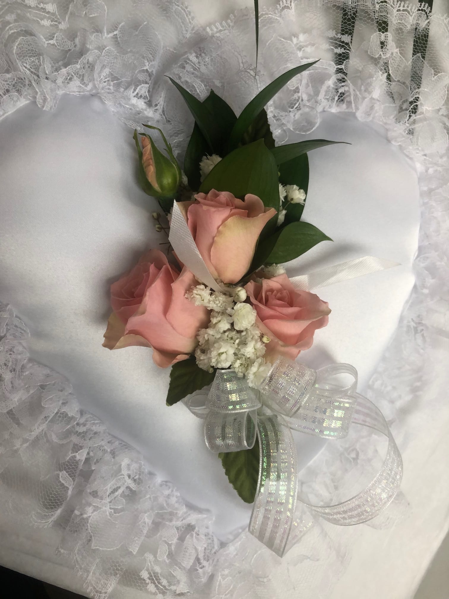 Interior Casket   Pillow - Designs are created with Roses or Spray Roses or Orchids.