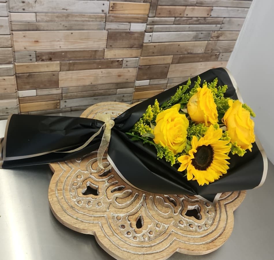 Wrapped Trilogy of Light Roses and Sunflower - Yellow roses symbolize friendship, happiness, and new beginnings, while the sunflower represents positivity, strength, and admiration — making this bouquet the perfect gift to celebrate achievements, send encouragement, or simply brighten someone’s day.