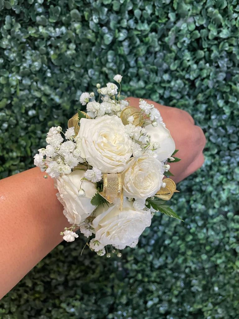 Corsage and Boutonniere and fresh SET - Make your prom memories last forever with these amazing corsage and boutonniere.  You can choose the flower and ribbon color! SPRAY ROSE, BABY BREATH,GREEN AND BRACELET! For a large rose corsage change the price  , call to order. 