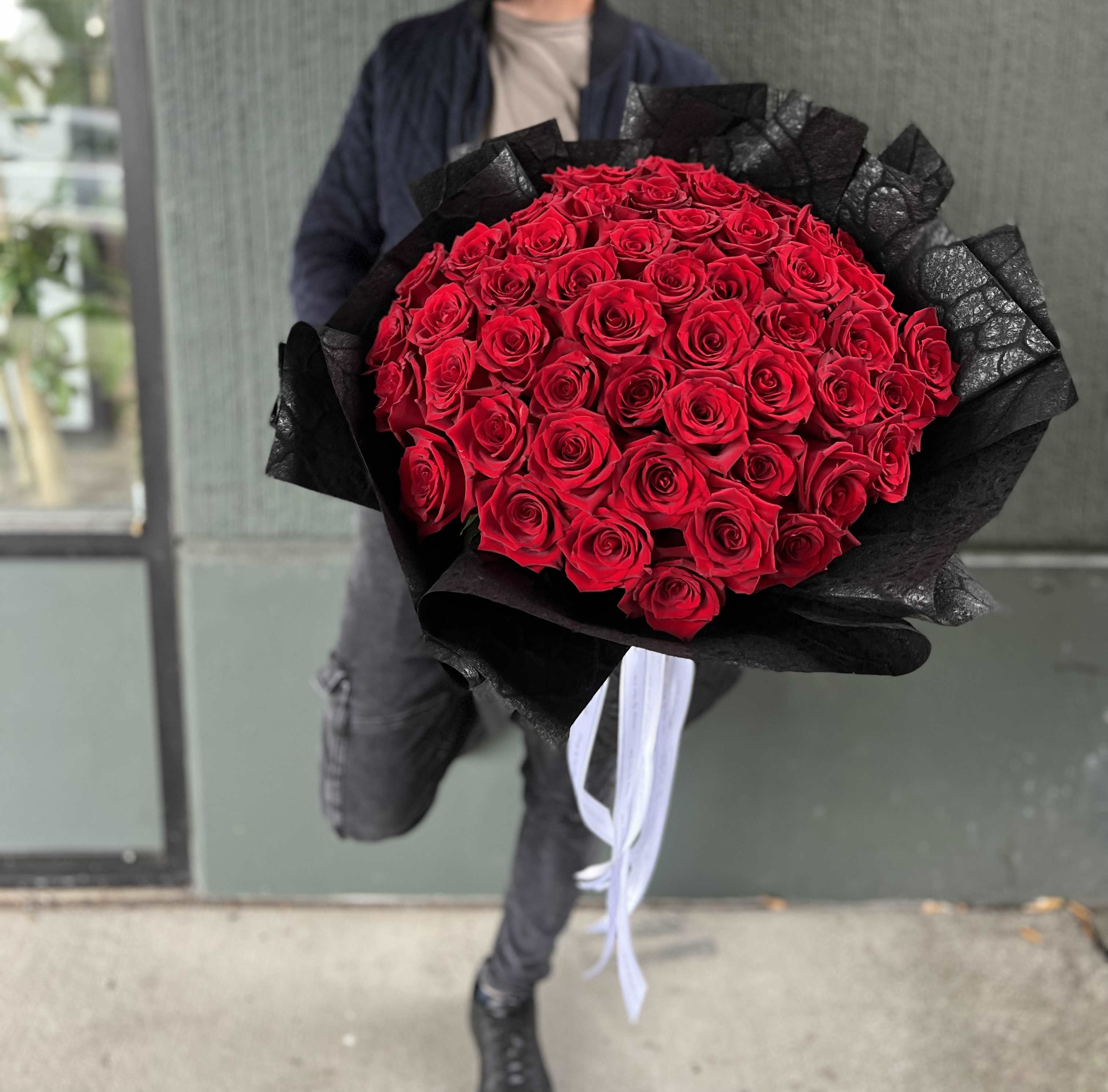 I LOVE YOU - 50 nice tall roses 