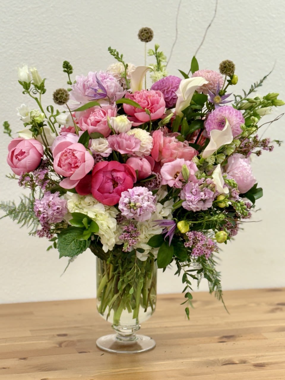 Opal Essence - Little Peony Signature Collection – Opal Essence Illuminate any occasion with Opal Essence from Little Peony Florist. This luxurious arrangement showcases hand-selected premium blooms in soft, luminous tones, artfully designed to capture elegance and sophistication. Perfect for weddings, anniversaries, or special celebrations, with same-day delivery across Orange County.  This photo is a sample. We use the same style and vase, but the flowers may vary based on seasonal availability, and the color may differ slightly.