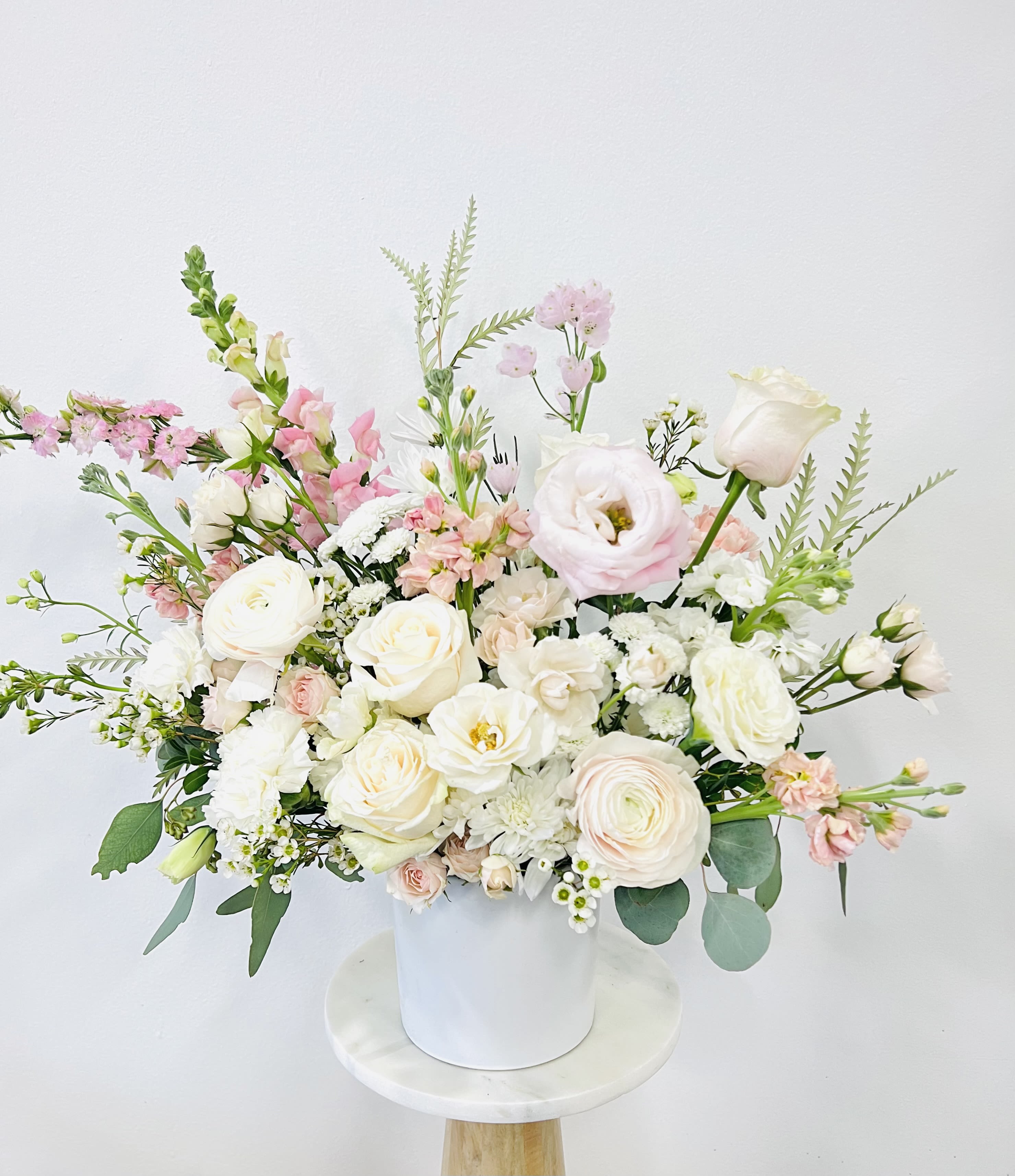 Blush Elegance (L) - *Large Size Ceramic Vase Arrangement  Store Hours Mon–Fri: 9:30 a.m. – 6:00 p.m. Sat: 9:00 a.m. – 4:00 p.m. Sun: Closed  Delivery Deliveries are typically made between 9:00 a.m. and 3:00 p.m. While we are unable to guarantee specific delivery times, we will always do our best to accommodate your requests. If you prefer a later afternoon delivery, please let us know in advance and we will try to accommodate. If your delivery address requires a gate code, please provide it to ensure smooth delivery.  Pick-Up If you need to pick up before 10:00 a.m., please text us directly to place your order. (Text: 714-715-1482) For pick-ups at opening time, we kindly ask that orders be placed by 4:00 p.m. the day before. Please also try to pick up your order at the scheduled time. When pick-ups are delayed during busy time slots, it may affect other customers placing orders for the same time. We appreciate your understanding! Custom &amp; Event Orders For small event or custom flower orders requiring pick-up outside of our regular business hours, please contact us via text in advance to arrange your order.  Please Note Your arrangement may vary slightly from the photos depending on seasonal availability and store stock. However, we will match the overall color palette and ensure your flowers are fresh and beautifully designed.  Thank you!!