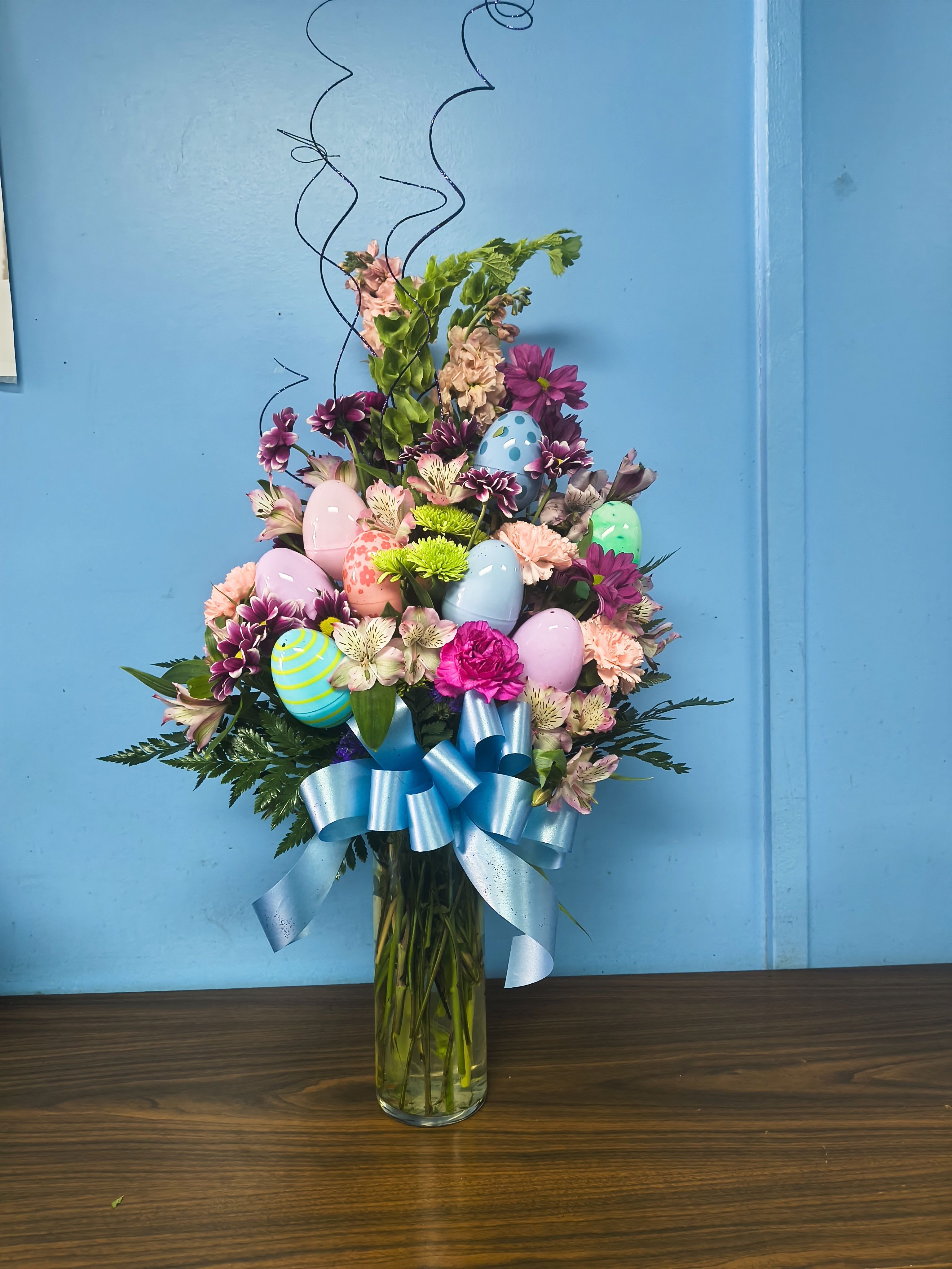 Londyn - LONDYN'S BLOOM is a festive Easter bouquet full of fresh flowers and Easter eggs. 
