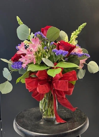#A131 - Happy Weekend - This is the best way to start out an amazing weekend!  This elegant vase arrangement can be made in other colors.  Simply call us at 540-810-2161 or 540-820-1509 to see what we have in stock.