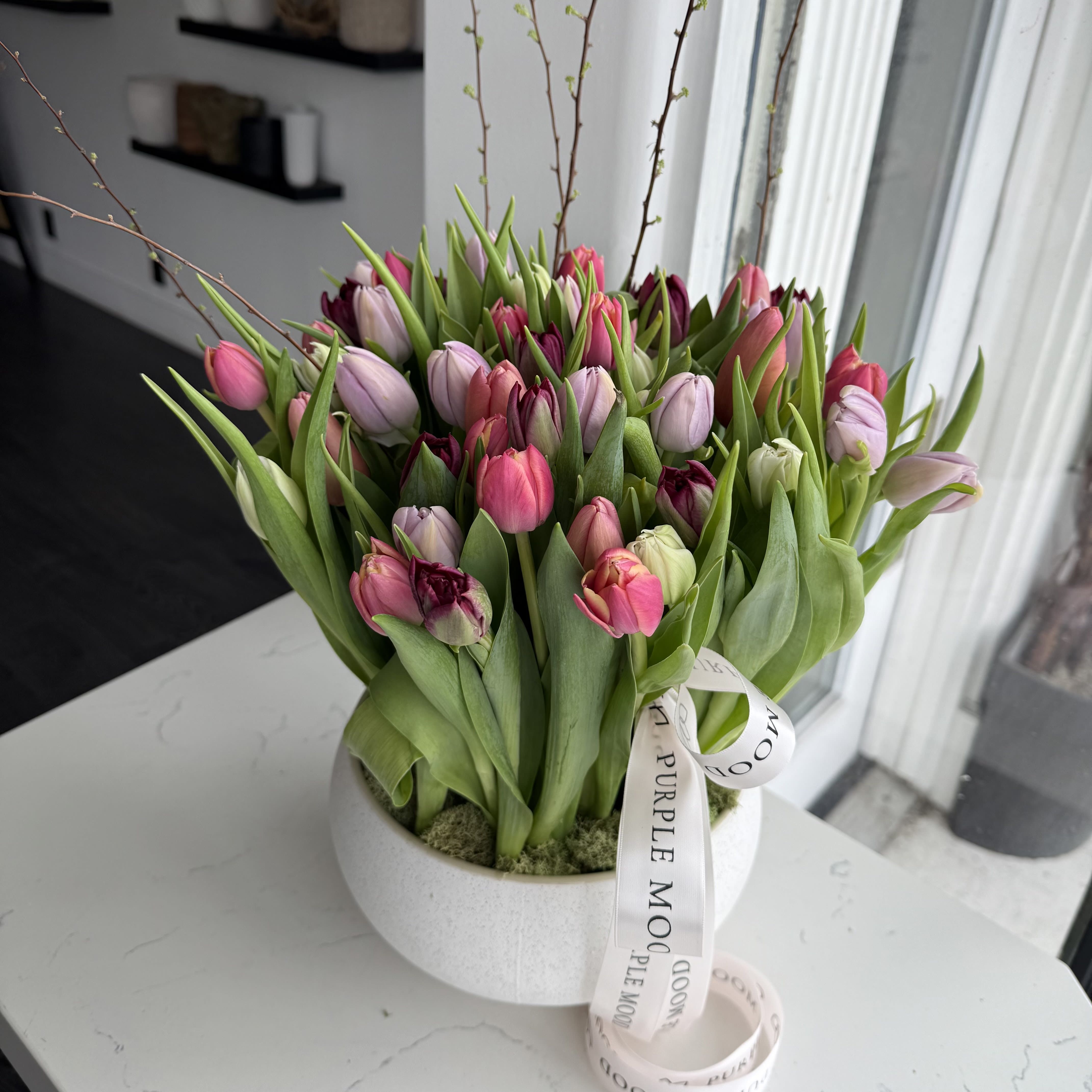 Classic Tulip Vase - 50 tulips in a vase
