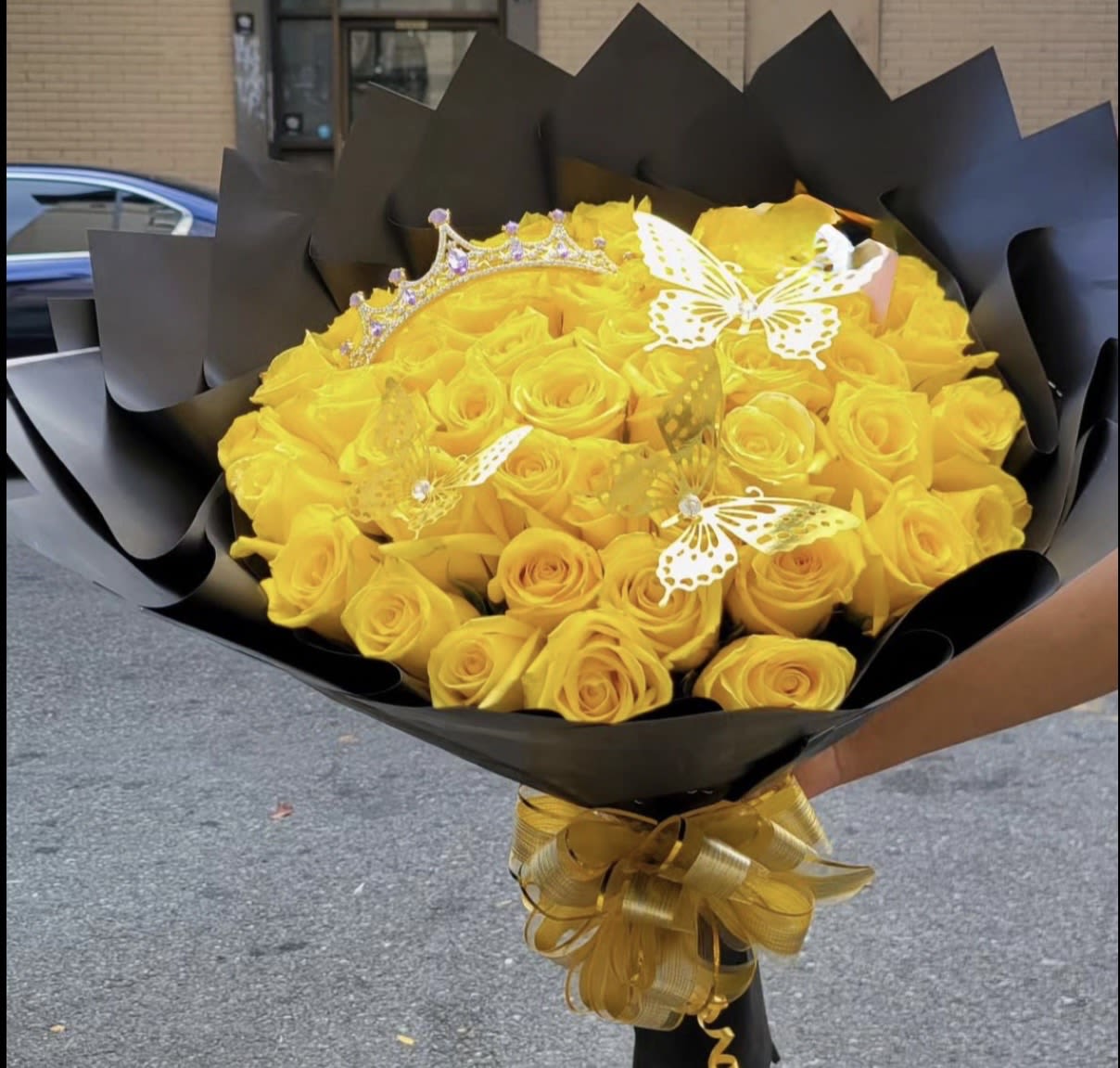 Amazing Alstroemeria by BloomNation™ - Alstroemeria often represents mutual support. This makes the arrangement the perfect choice for saying thank you or showing appreciation. Send this to your best friend, your family, or your coworker who always has your back.  1st Image: Standard 2nd Image: Premium