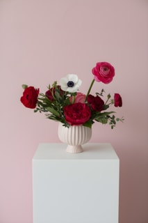 57 | Bisous - Sending kisses and love! A darling design that could be found in a shop in Paris. Red, pink and white stems in a white or barely blush compote. 