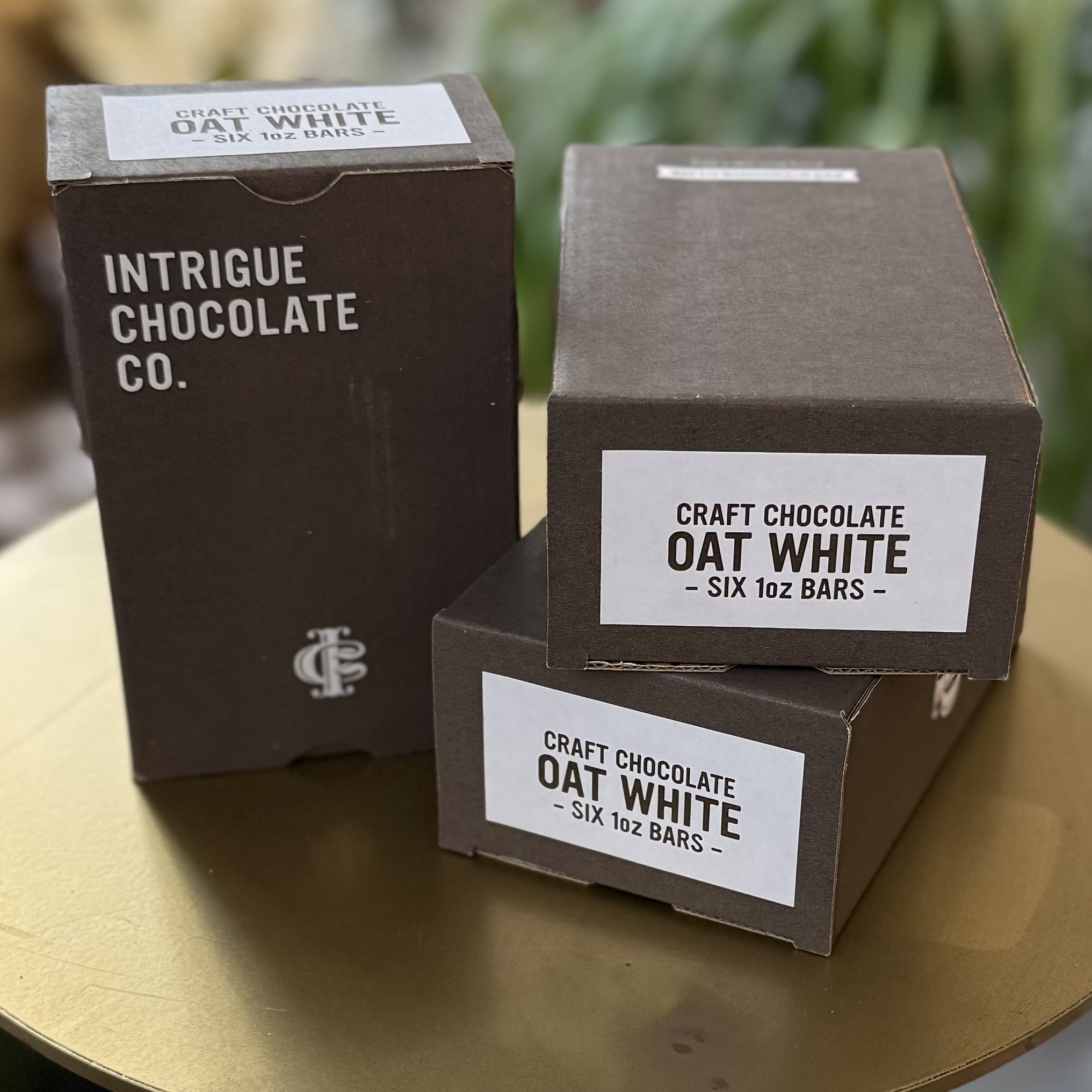 Intrigue Chocolate Co. Oat Milk White Chocolate Sampler Box - Six 1oz. bars of white oat milk chocolate, made using cocoa butters from Ecuador and Peru. A delicious  journey for your tastebuds! A guide to the best tasting experience is included. 100% Dairy Free.  Includes Raspberry Cream white chocolate with cocoa butter from Peru Pineapple Cream white chocolate with cocoa butter from Ecuador Orange Cream white chocolate with cocoa butter from Peru Strawberry Cream white chocolate with cocoa butter from Ecuador Lavender + Lemon white chocolate with  cocoa butter from Ecuador White Chocolate with cocoa butter from Peru 