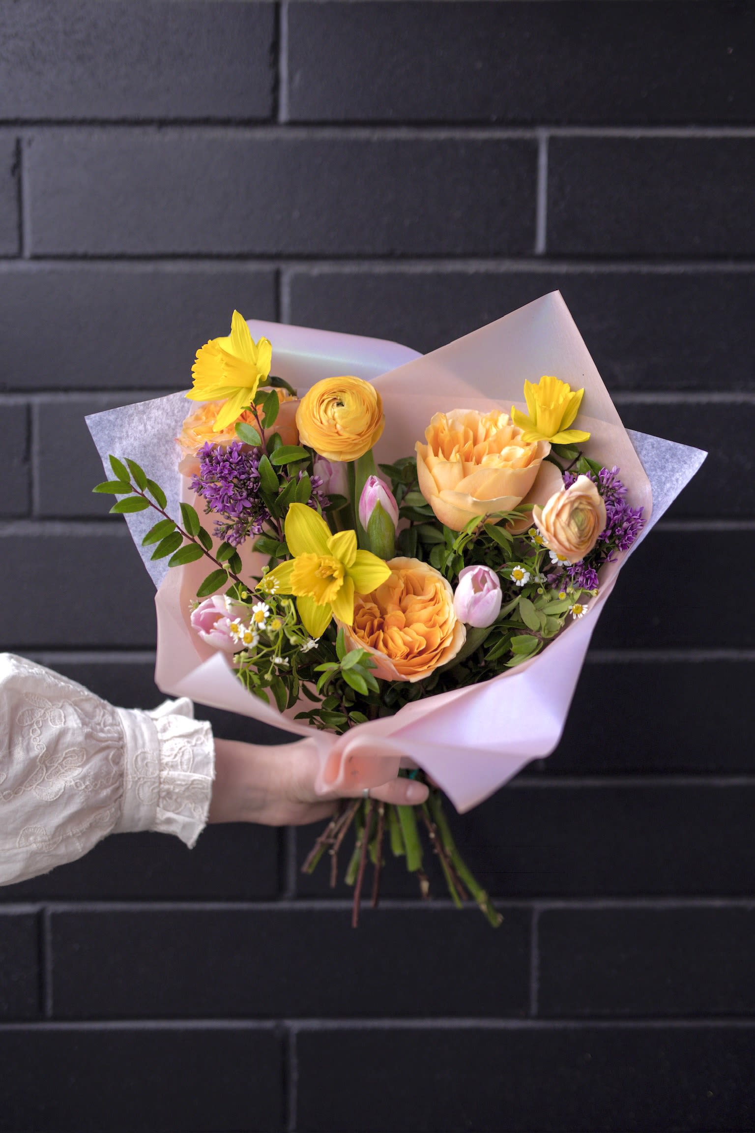 Spring Designer's Pick Bundle - Spring is calling your name with this beautiful flower bundle that features season blooms and a pastel color palette.   (Please note this does not include a vase. Bundles are NOT Bridal bouquets and should not be used as one. To inquire about Bridal bouquets please visit the wedding tab of our website.)