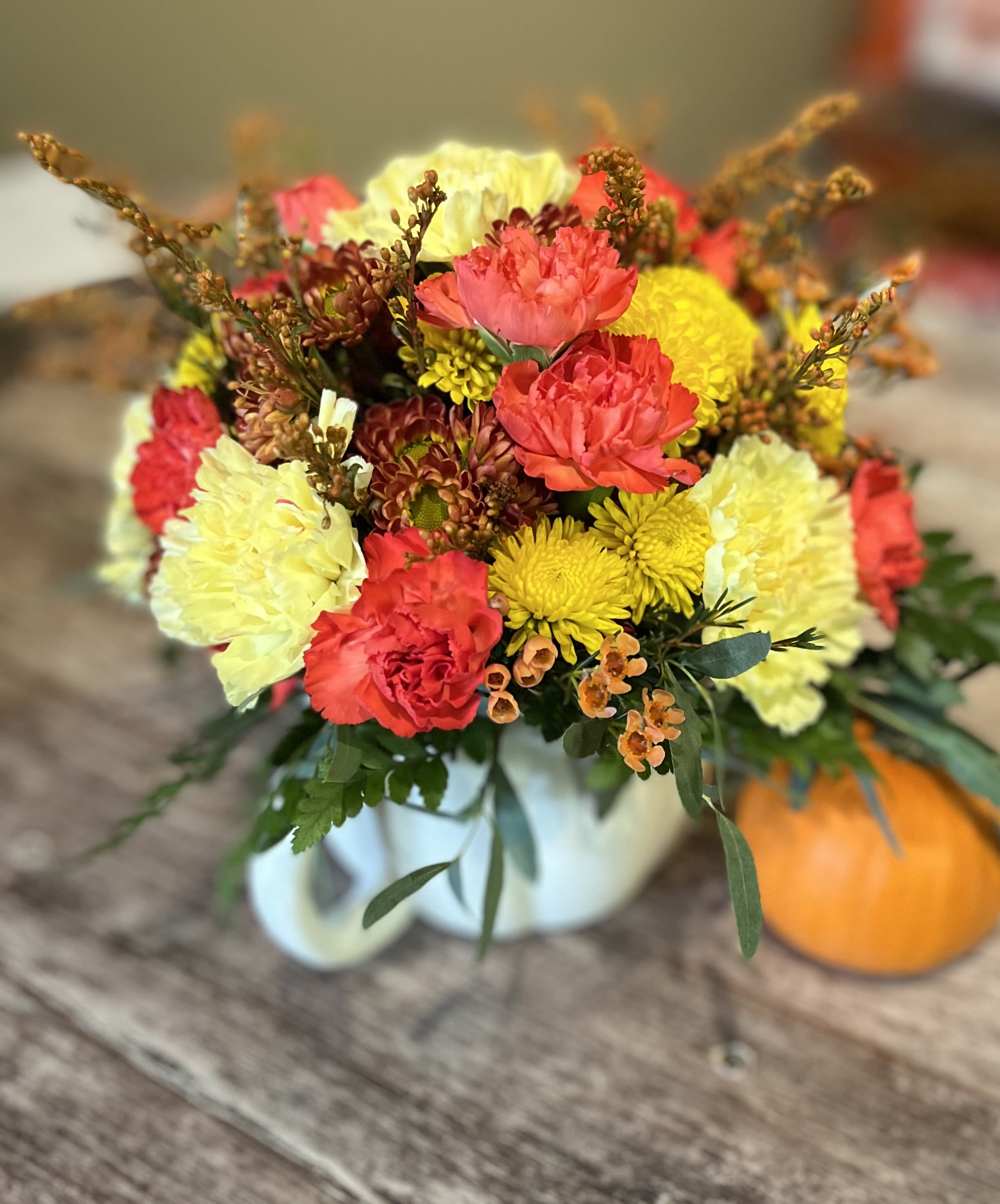 Desginer Choice - Designer will choose flowers and colors available.