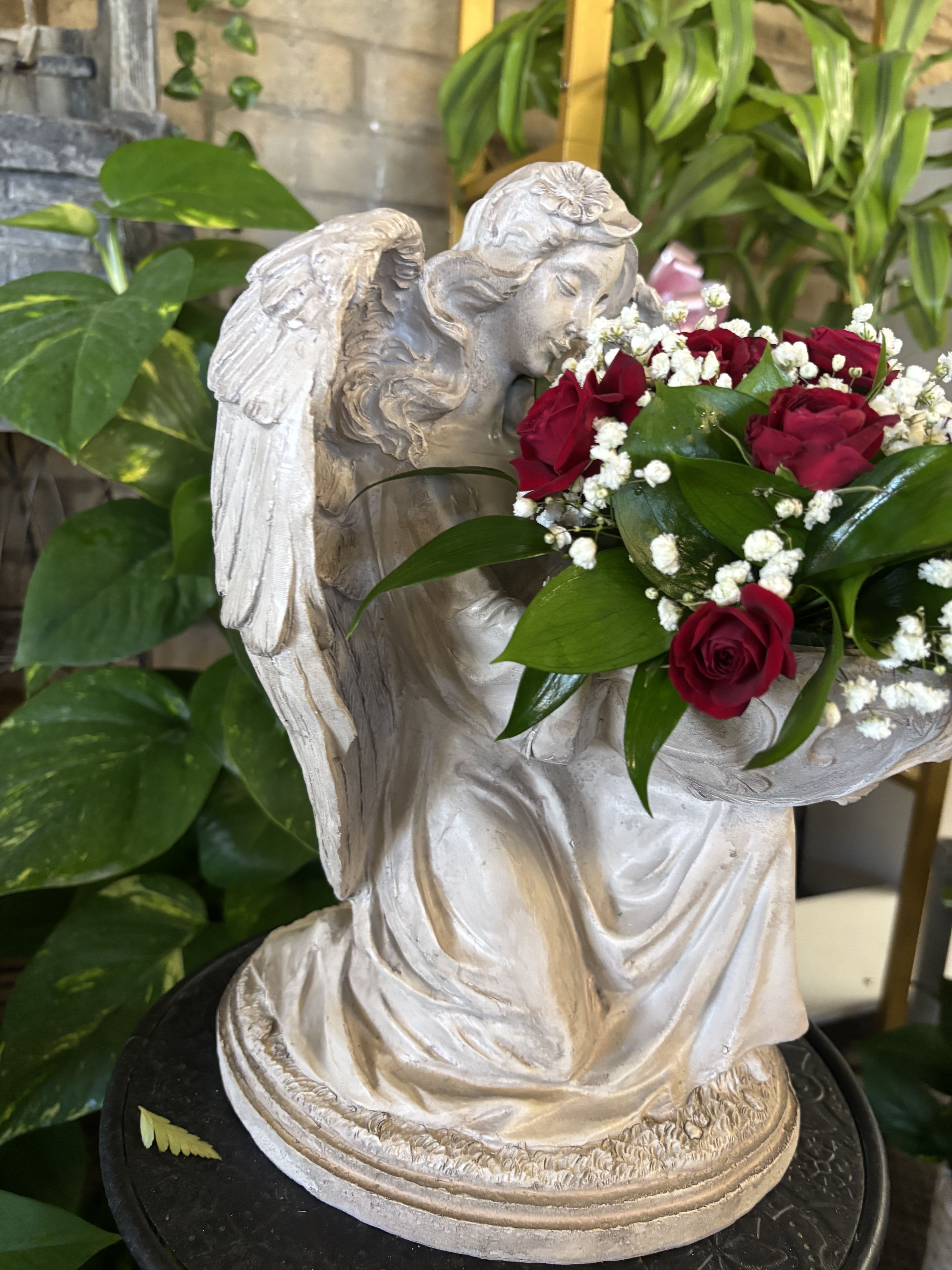Angel Floral  - Fresh spray roses in angel statue 