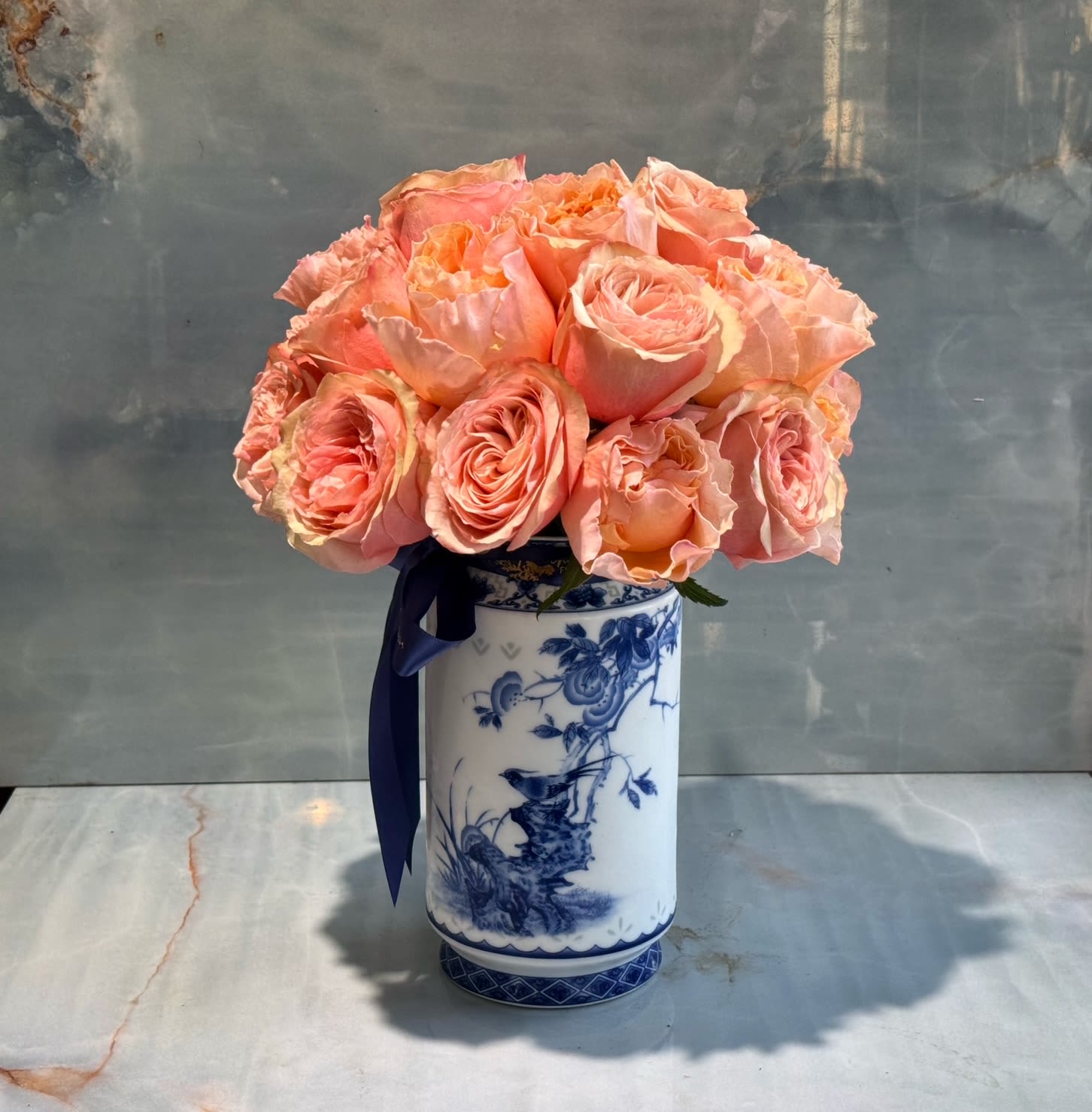  Mendoza - 30 Premium garden Roses in custom ceramic vase. 