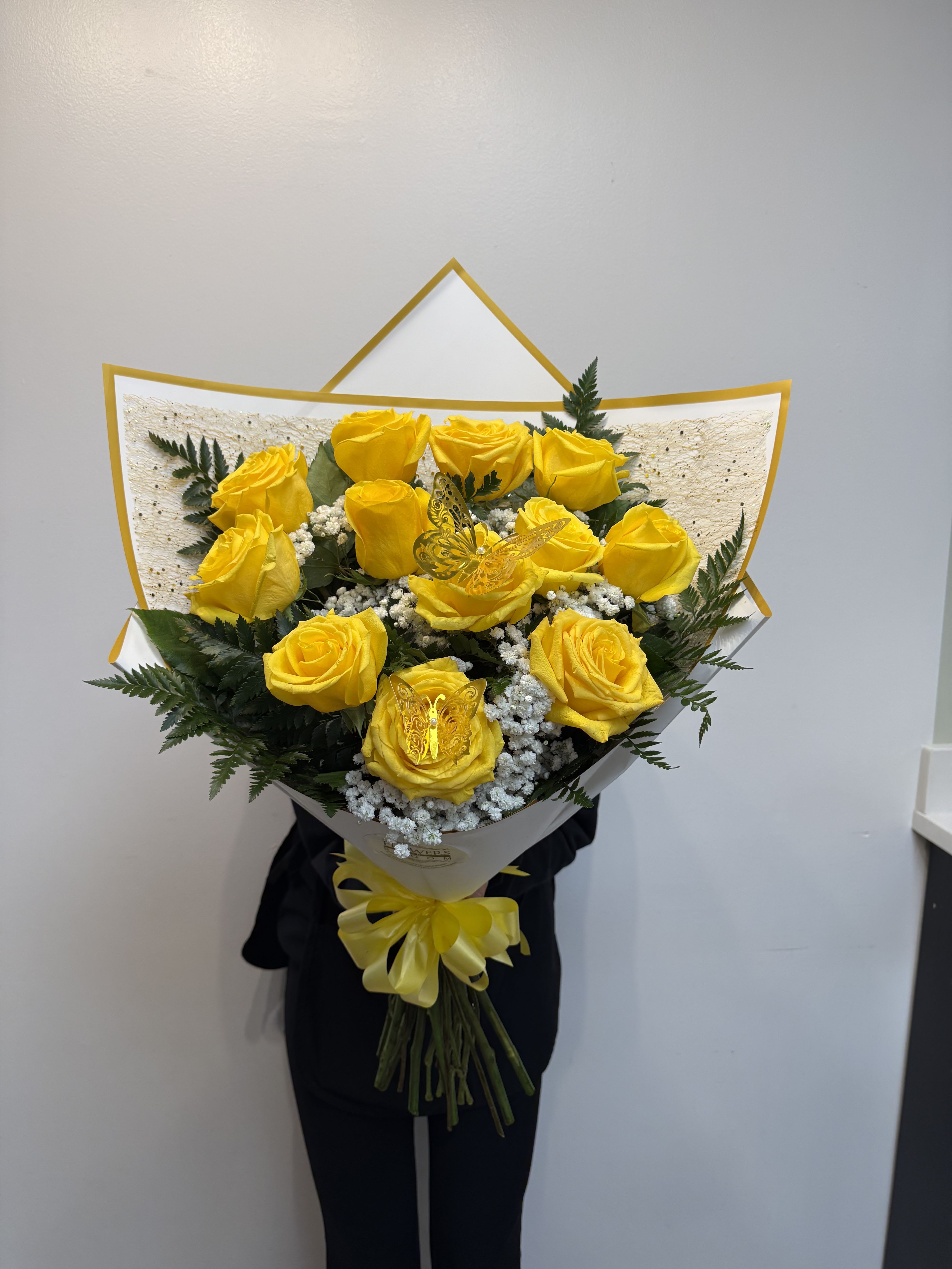 Beautiful Yellow - 12 long stem yellow roses in a bouquet