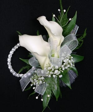 Calla Lily Corsage - Mini Calla Lily Corsage with white pearl bracelet 