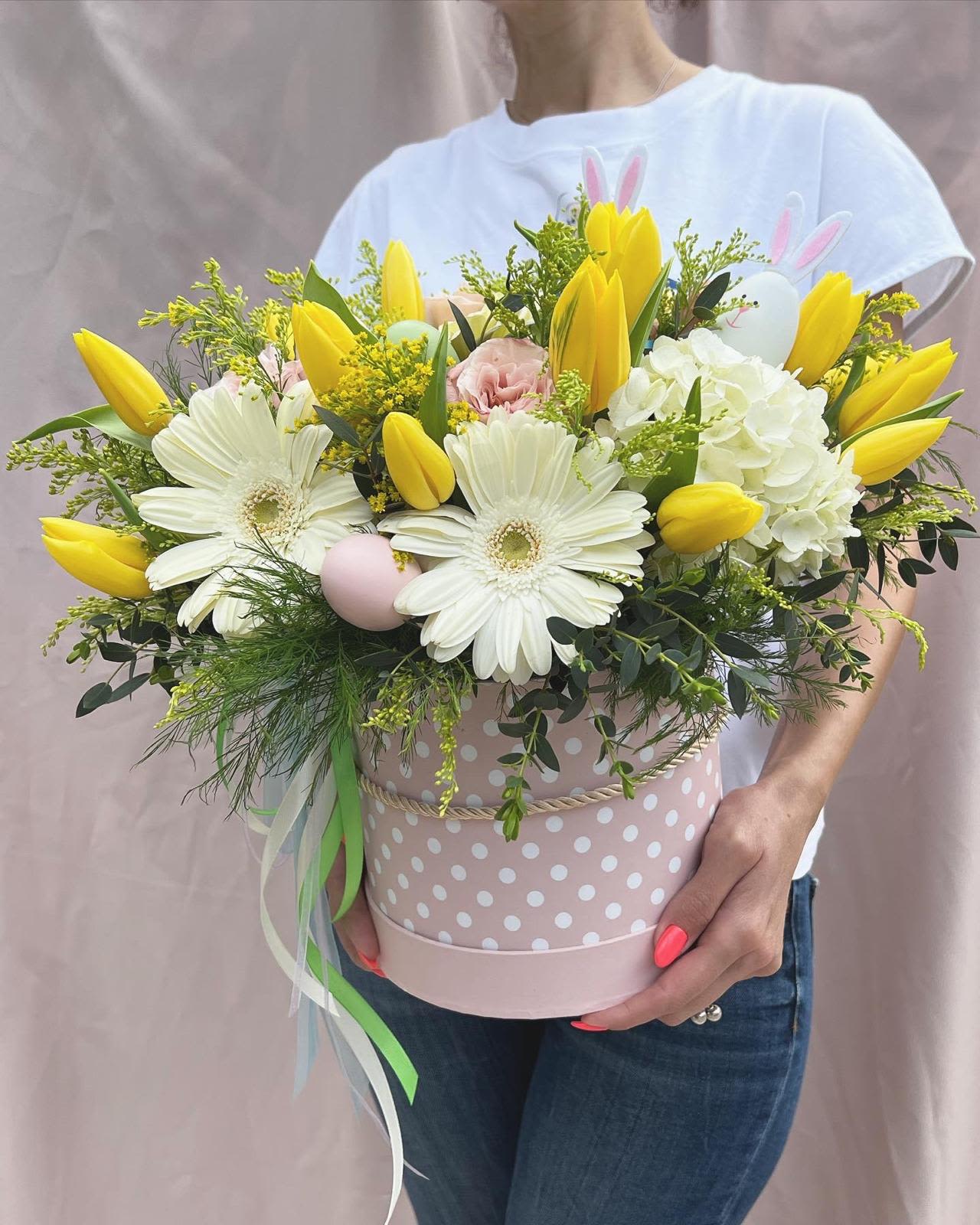Easter box - Boxed flower arrangement created specially for the Easter.