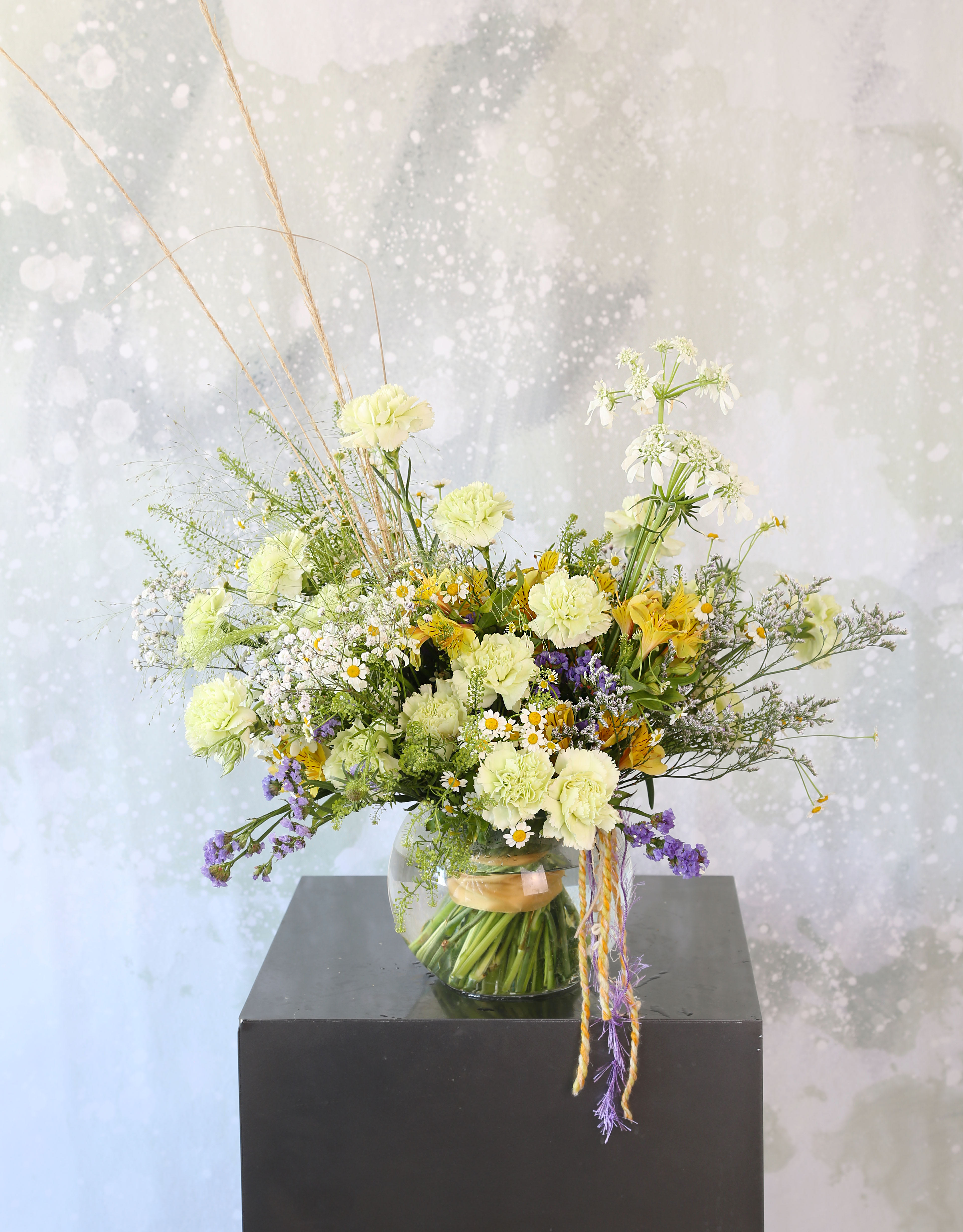 Fresh Summer flower - A fresh cheerful mint with yellow color palette brings in a refresh energy. This is a longer lasting bouquet since all the flower material has longer vase life This handtie bouquet decor with yarn , wrap with ribbon and can be arrange in 8" round ball glass vase and packed delivered with our Branded gift box Disclaimer: Photo just represent the overall style, look and feel, which may not be able to identically replicate in some instance. We will only substitute item of equal value or higher value. 