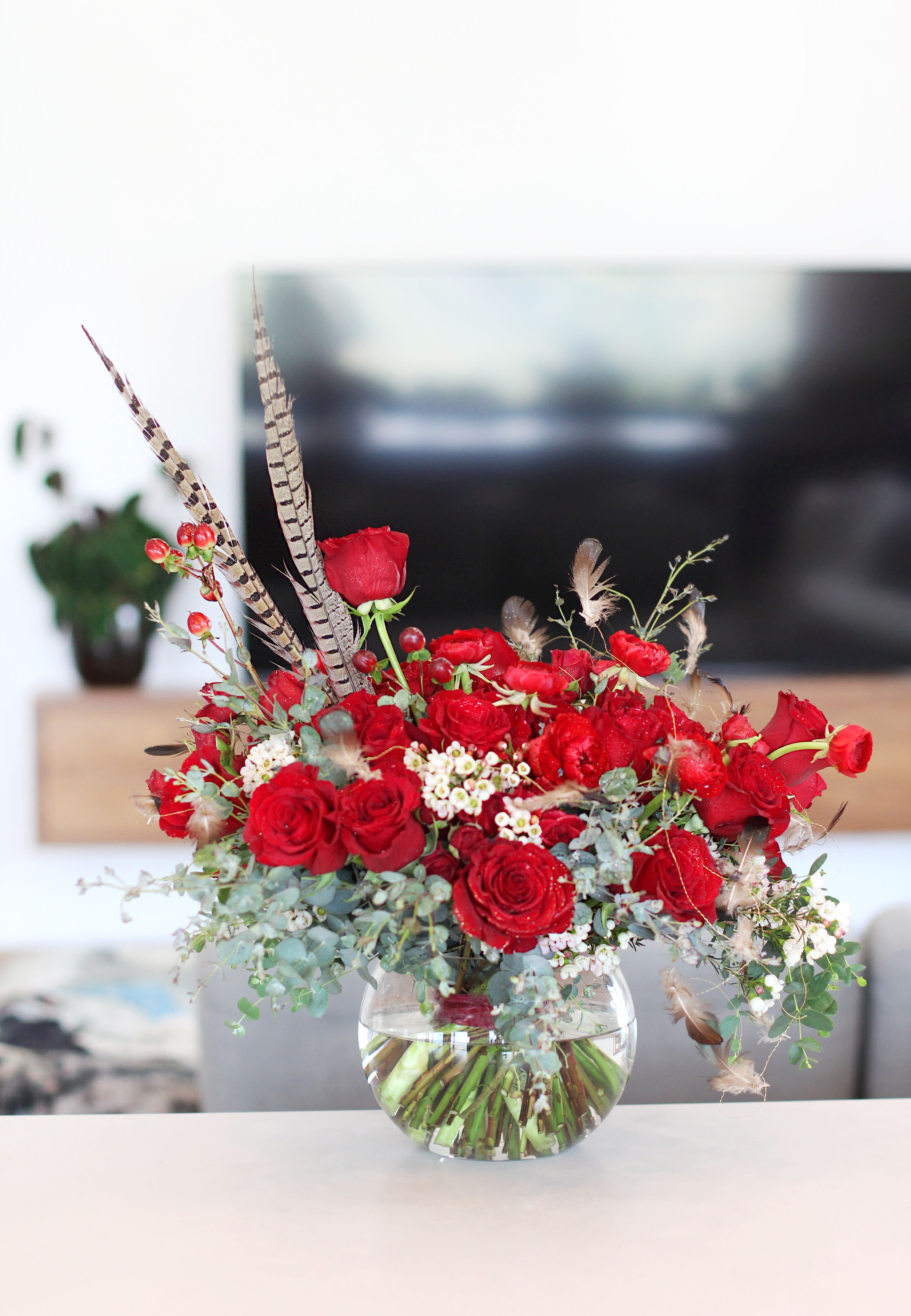 Forever Love flower - A cutting edge between chic and classic red hand tie Rose assorted bouquet. I personally love this arrangement especially with the feather touch. I create assorted red bloom to coordinating the ‘Heart’ Rose, so you can have different shade of red to add the depth of this arrangement. The arrangement can be arrange in 8" ball vase, it will delivered with branded gift box Disclaimer: Photo just represent the overall style, look and feel, which may not be able to identically replicate in some instance. We will only substitute item of equal value or higher value.   