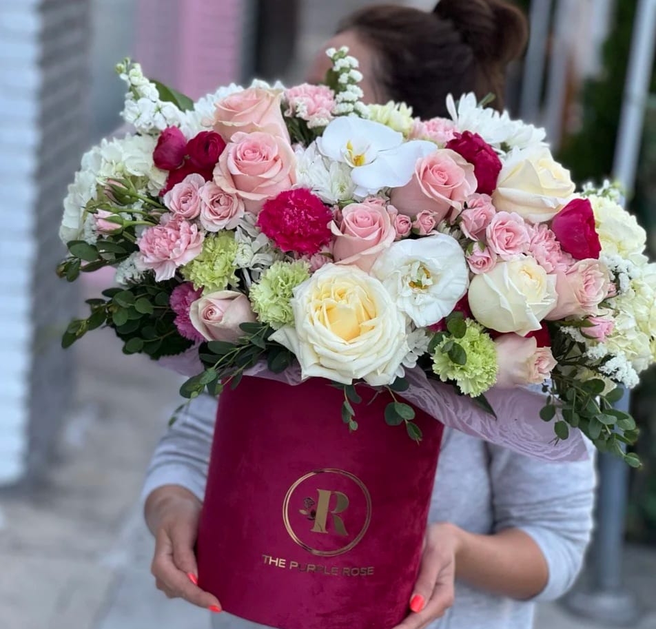 Zoya P - Zoya – we put our love, work, and most sincere wishes in this box so that every day of yours will bring more joy. Different colors of velvet boxes are available. Seasonal or unavailable flowers can be replaced with a similar one. Boxes and baskets can also be replaced with others. PREMIUM size is shown in the picture.