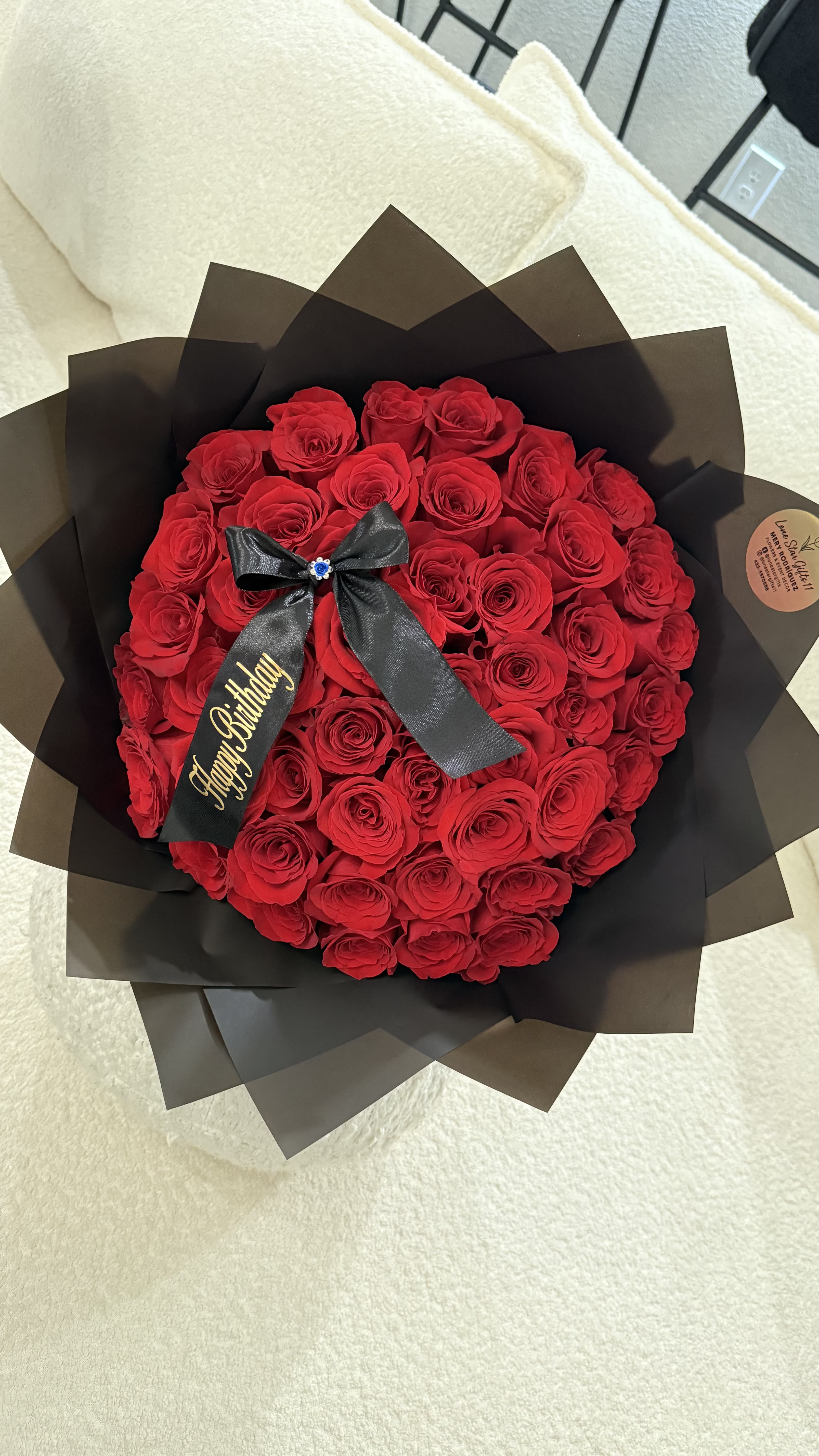Bouquet Buchon - Beautiful quite large bouquet made of four dozen long red stems 48 Roses