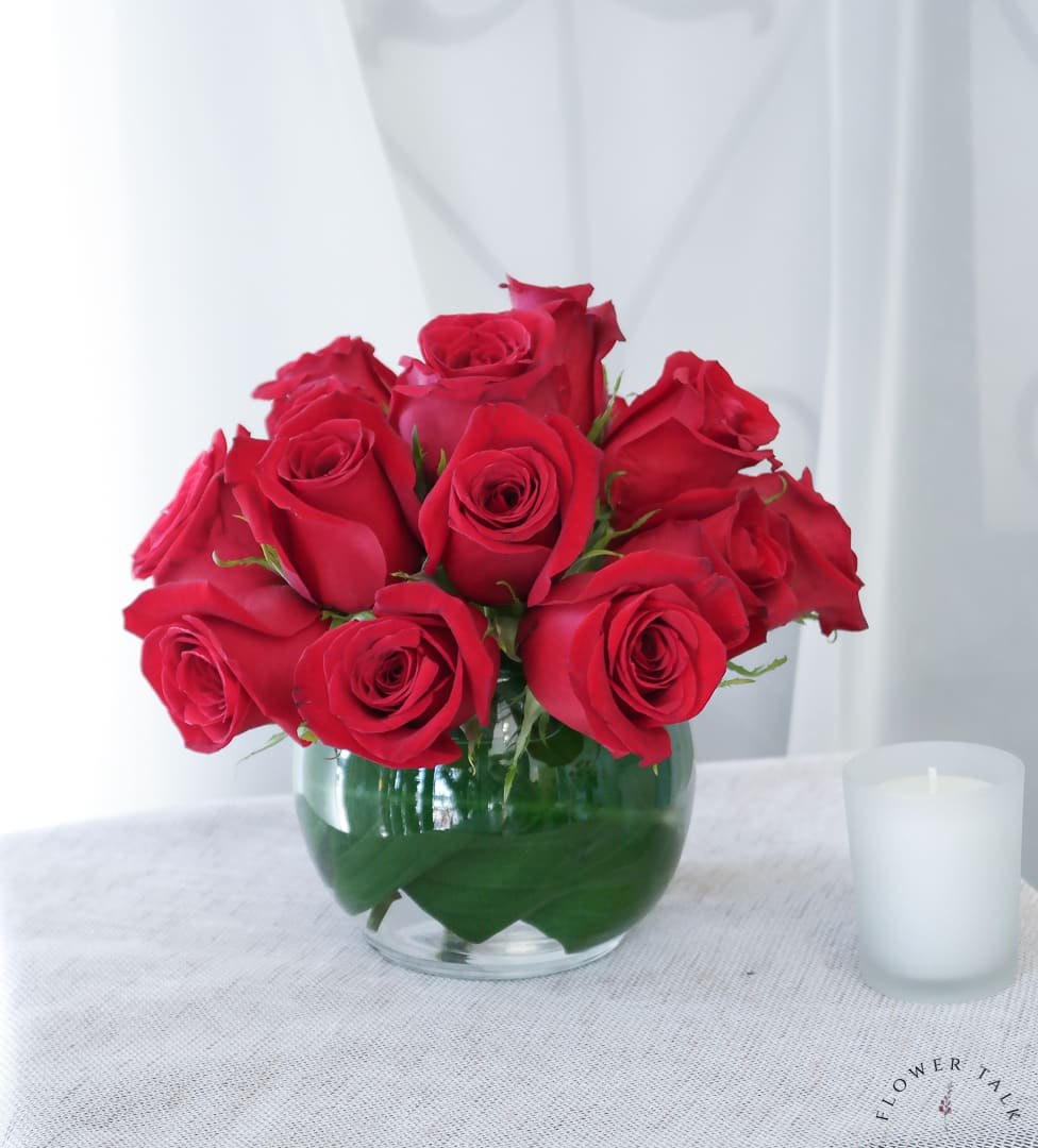 Petite Rose - Classic rose bowl.   Standard size: Approx. 12 blooms  Deluxe size: Approx. 18 blooms  Premium size: Approx. 24 blooms