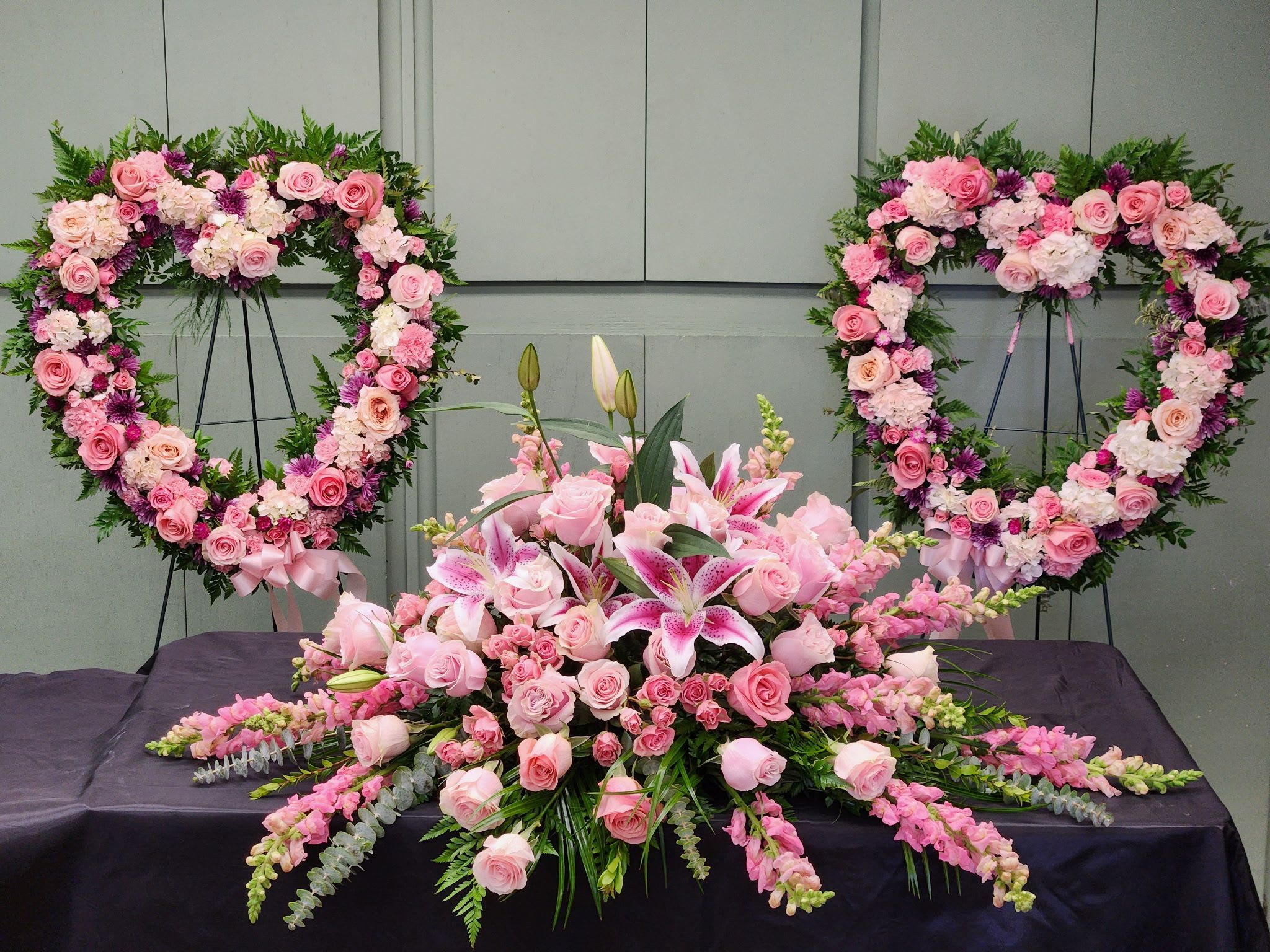 Funeral Suite - Funeral suite featuring a casket spray and matching standing sprays. This can be customized to fit your color preferences. Standing spray shapes can be heart or wreath (corona) shaped. Please call us if you have any questions. 