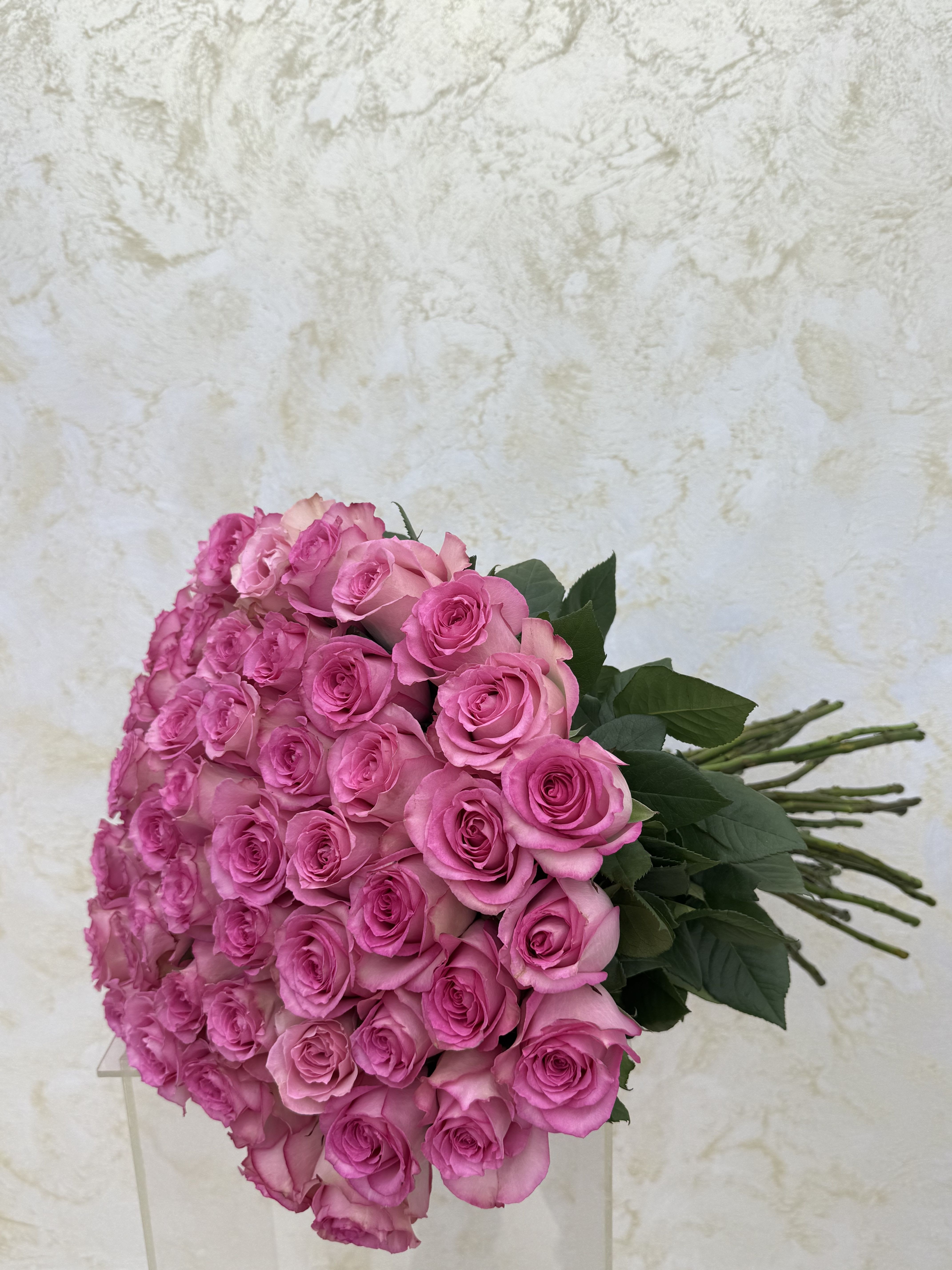 Large bouquet of pink roses with long stems