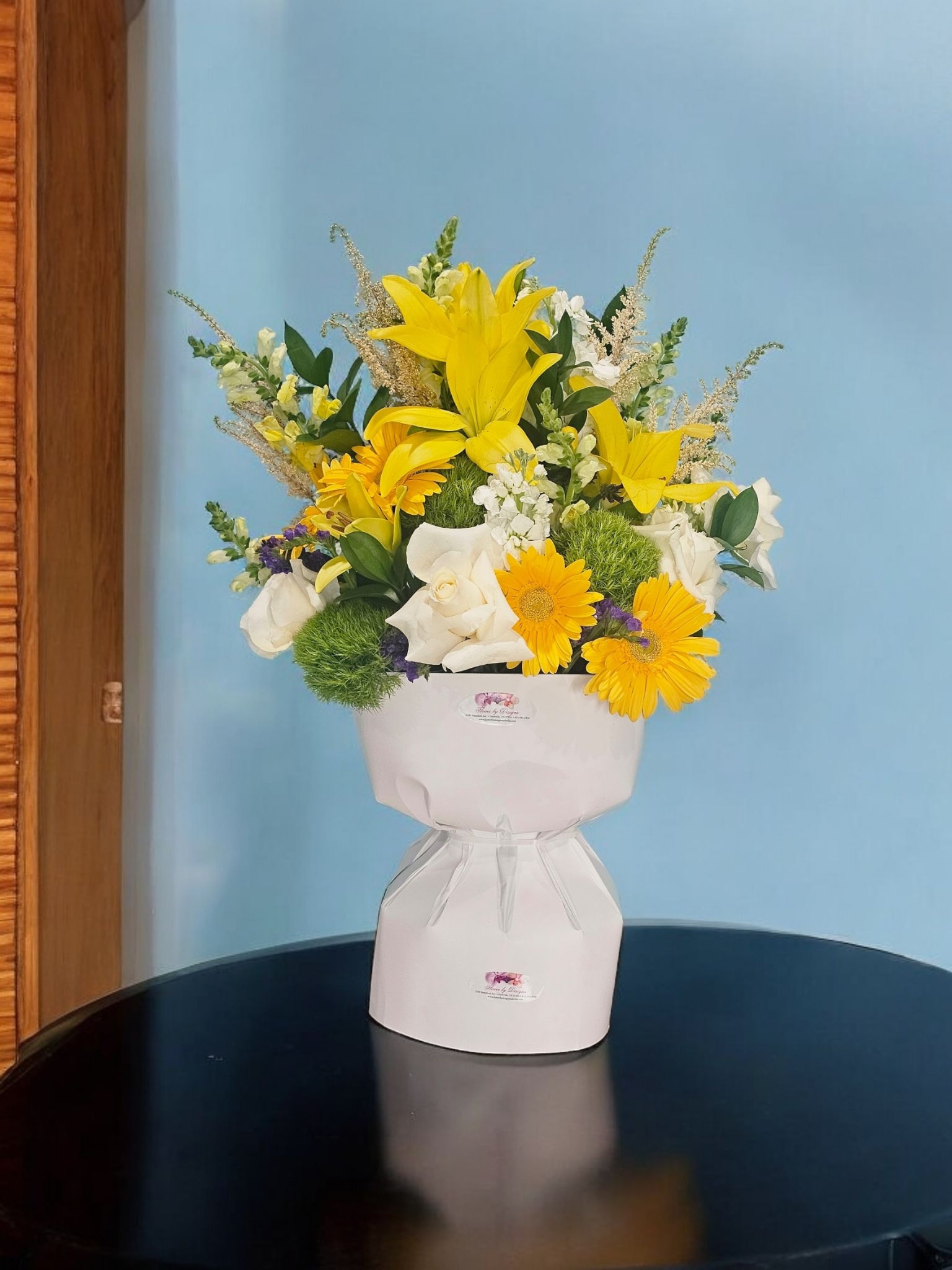 Mix Yellow and White flowers Bouquet - Create a stunning display with our Mix Yellow and White Flowers Bouquet. This elegant arrangement features lilies, snapdragons, gerberas, dianthus, and roses in vibrant shades of yellow and white. Accented with pops of purple and green, this bouquet is the perfect touch of beauty for any occasion. Order now and add a touch of sunshine to someone's day.