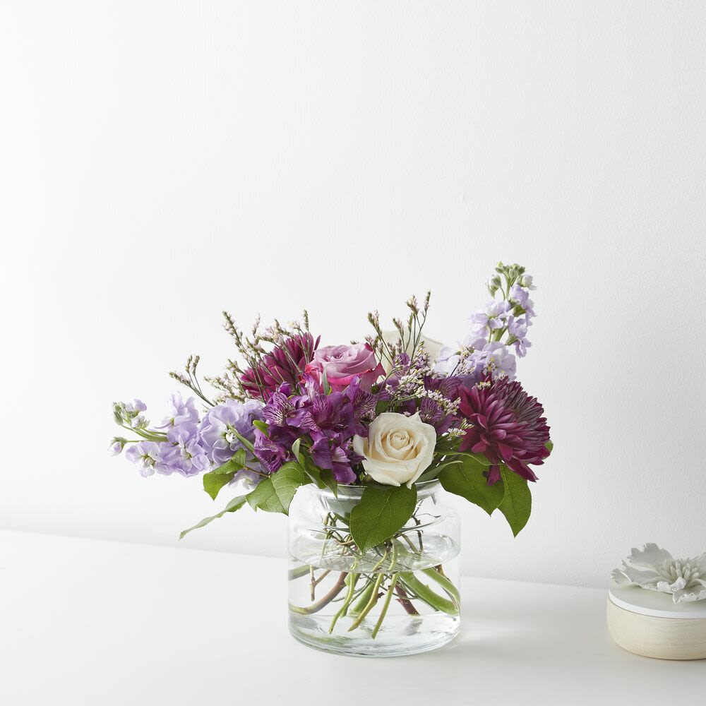 Periwinkle Breeze Bouquet - This elegant bouquet features a combination of periwinkle, white, and light purple flowers, accented with limunium. The sophisticated color palette of tone marron and white creates a serene and luxurious ambiance. Perfect for special occasions or as a thoughtful gift for loved ones.