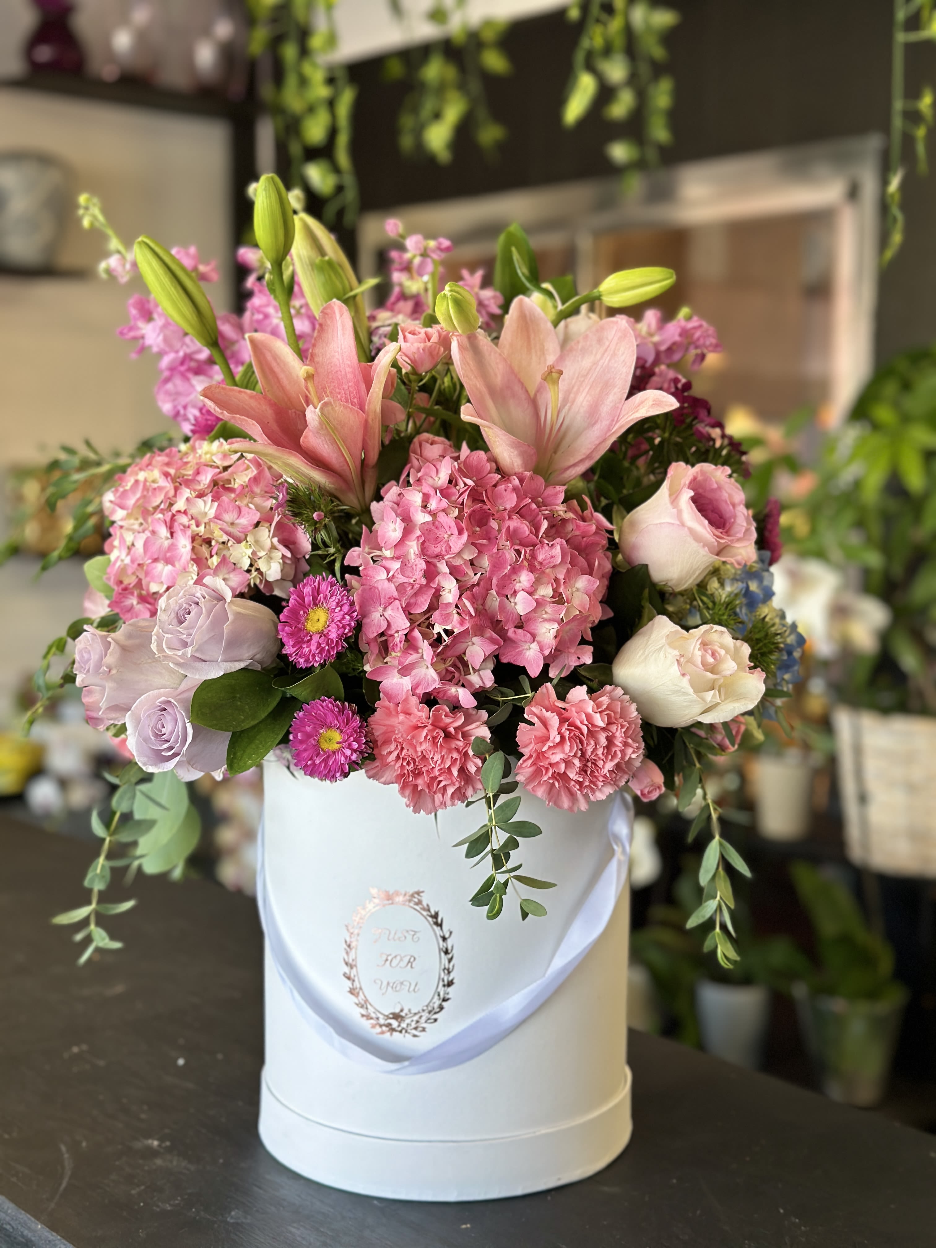  Luxury pink Garden Arrangement  - A luxury floral arrangement designed for those who want to make a lasting impression with elegance and exclusivity. This stunning piece features an abundant combination of premium roses, lisianthus, full hydrangeas, and select carnations, complemented by fine greenery and seasonal blooms.  Its full, modern, and sophisticated design makes it the perfect statement centerpiece for any special occasion.   Premium, high-end floral design  Full, elegant, and eye-catching arrangement  Each piece is unique and may vary slightly based on availability 