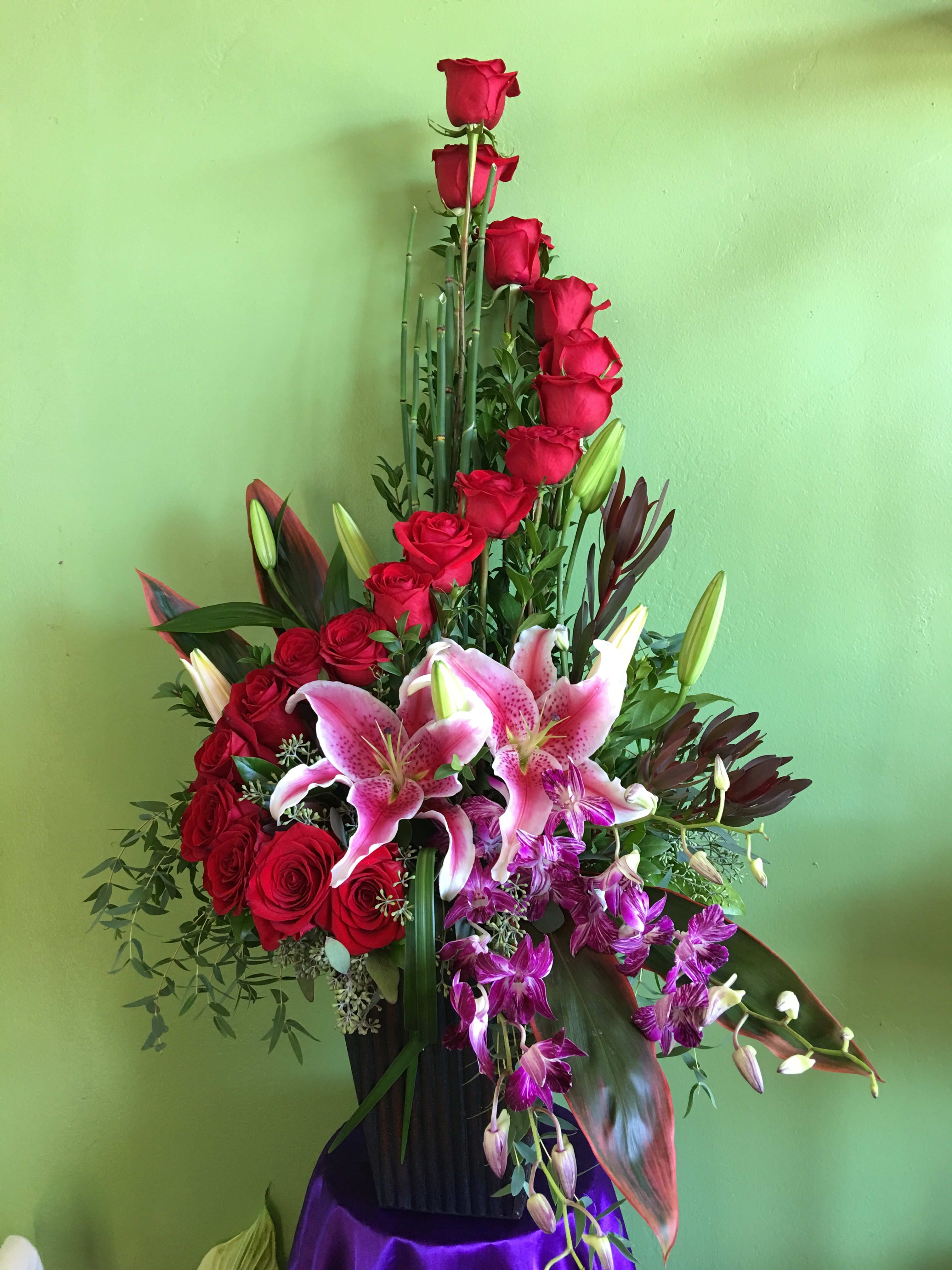 Spiral red roses  - A very modern high style of red roses. 3ft Heigth x 2ft Width