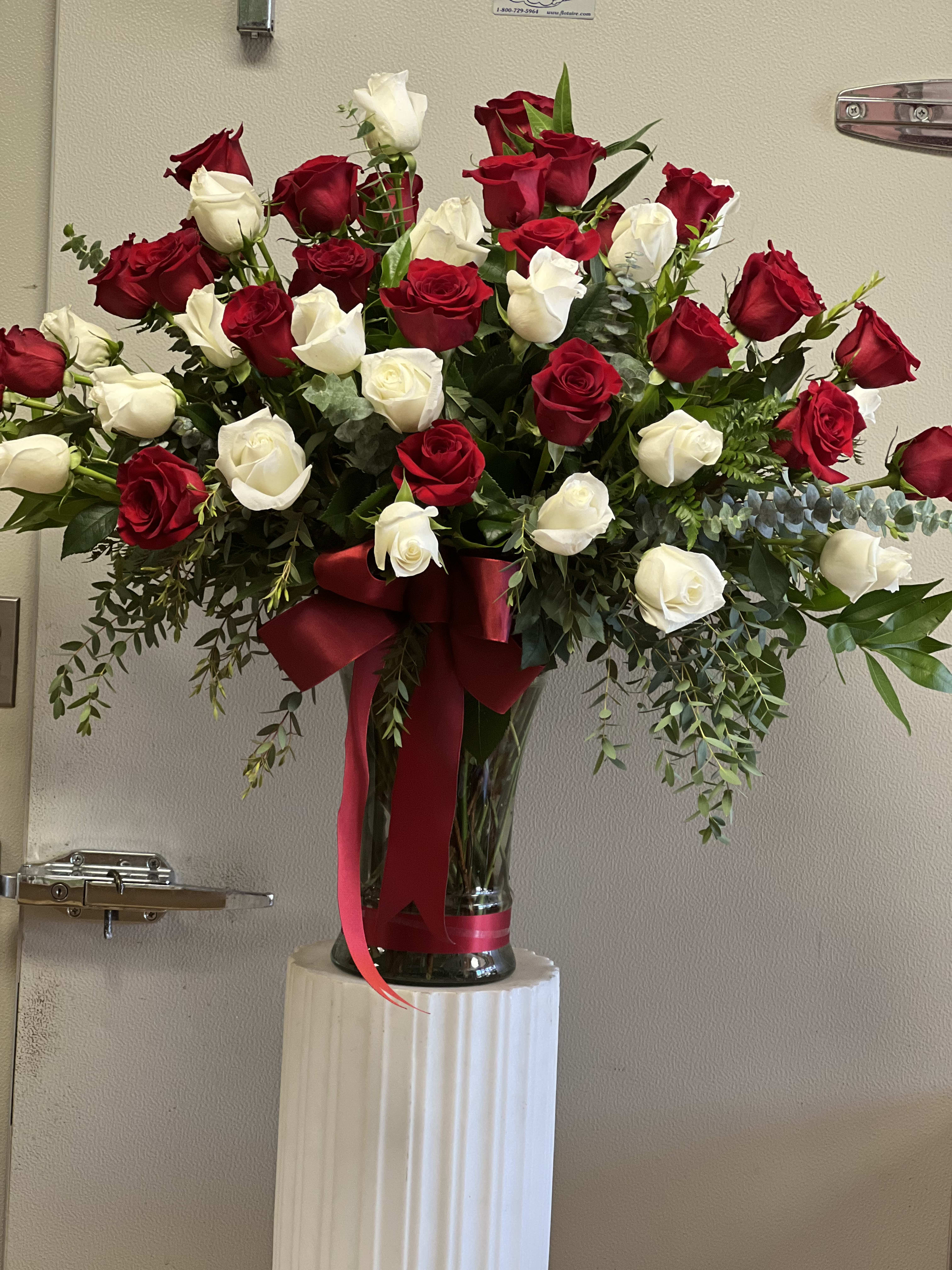 Beauty of Roses - Love someone deeply, want to make a statement?  Standard : 54 roses,  Deluxe: 66 roses, Premium 78 roses