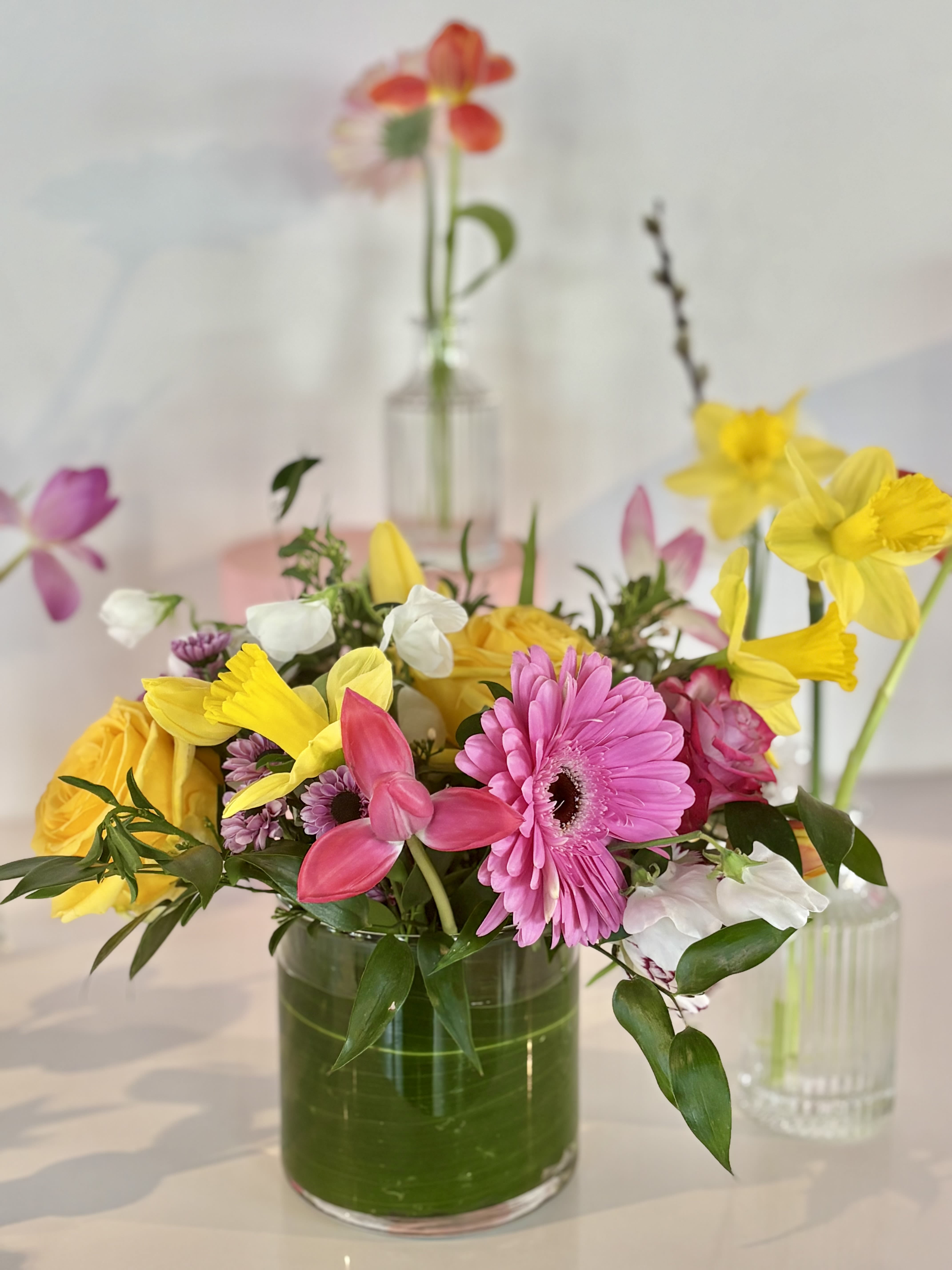 Decor at your Doorstep - Planning a holiday gathering, intimate dinner party, or simply looking to elevate your tablescape? Allow us to create something truly beautiful. Each arrangement is thoughtfully designed using the season’s freshest blooms, artfully composed to bring softness, color, and understated elegance to your setting. Standard: One 5x5 centerpiece accompanied by three delicate bud vases Deluxe: Two 5x5 centerpieces with five coordinating bud vases Premium: One statement 6x6 centerpiece, paired with two 5x5 arrangements and five bud vases for a layered, abundant look