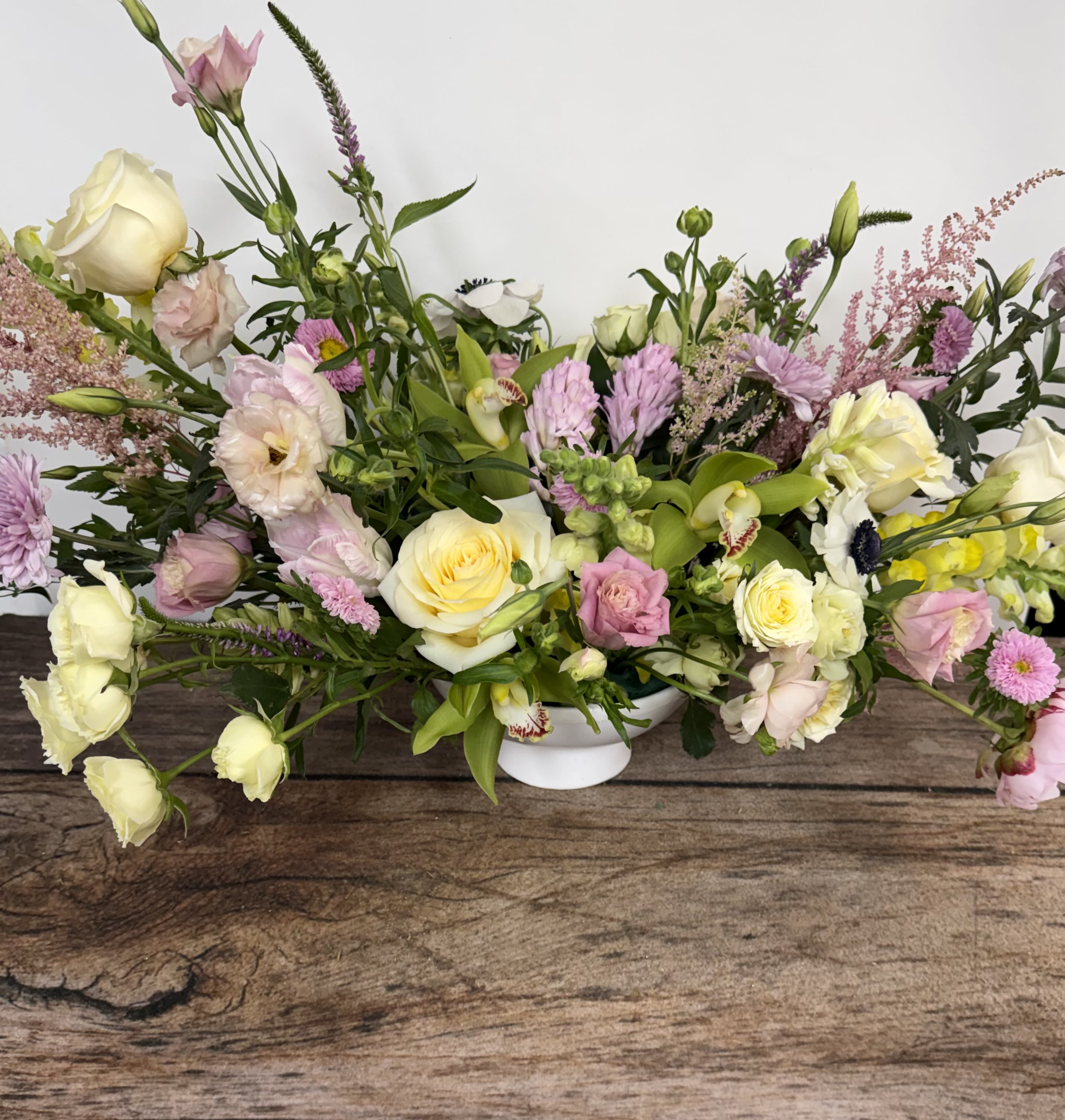 Grand Luxe - A grand display for the center of a table, or on a console. Approx. 30"w x 12"h