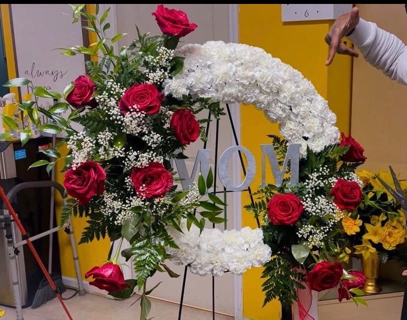 Eternal Love Tribute Wreath - A beautiful sympathy wreath featuring white hydrangeas, red roses, and fresh greenery, centered with a “MOM” tribute. Designed to honor love, remembrance, and a life well lived.  