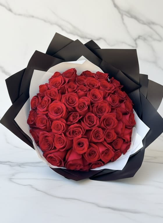 50 Rose Ramo Bouchon - Luxury 50 rose ramo buchón in San Francisco. Hand-crafted premium rose bouquet in a modern wrap, available in any color. Perfect for romantic gestures and special occasions. Next-day pickup or delivery available.