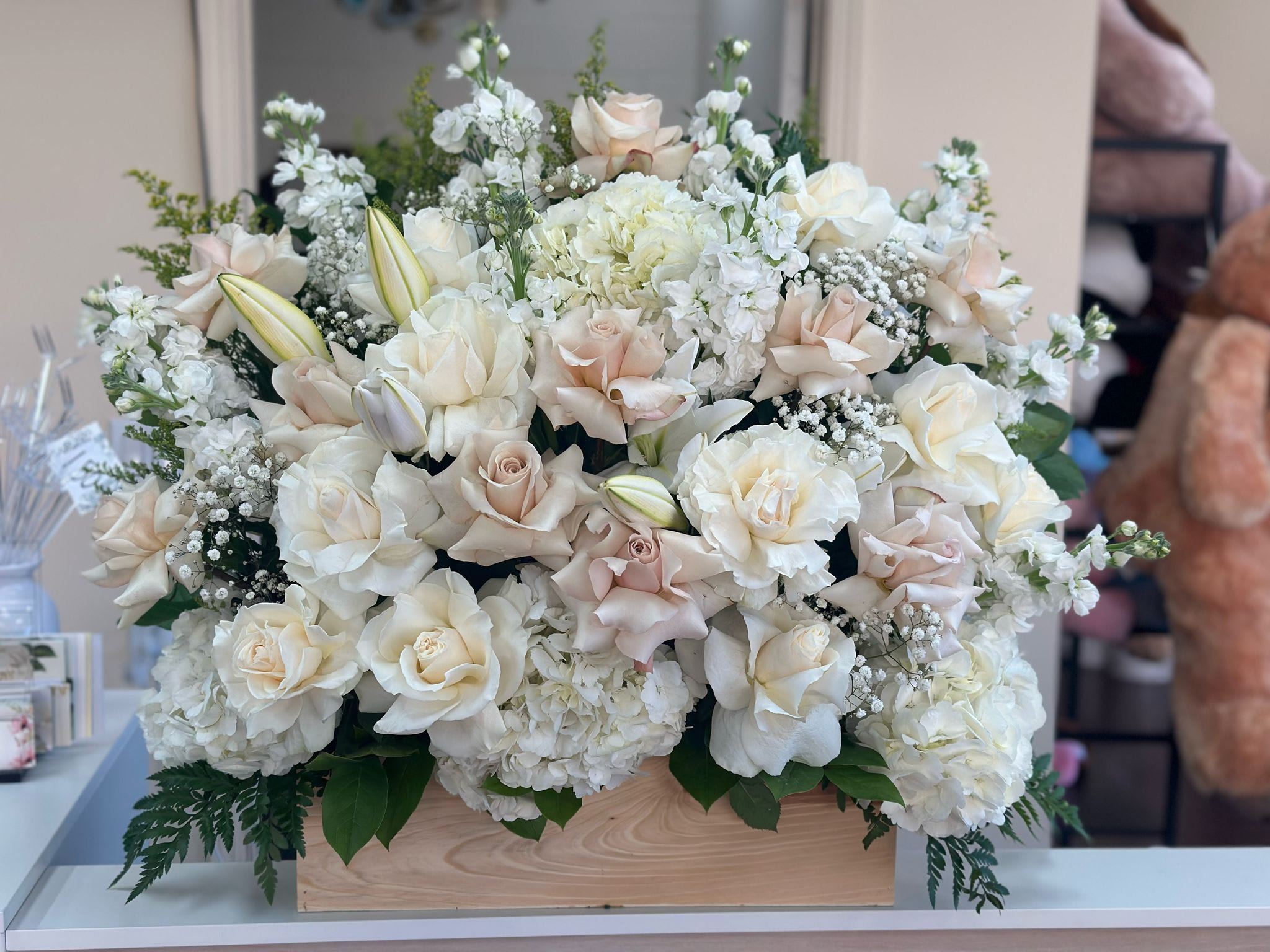 Kindred Flowers - Arrangements honoring cherished memories