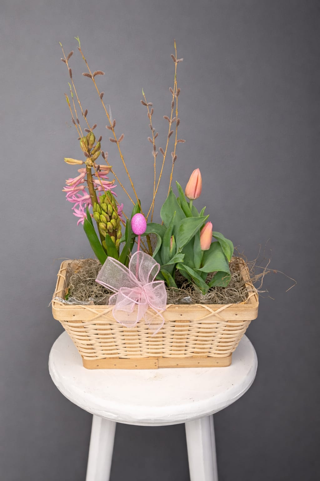 Easter Bulb Basket - Bring the beauty of spring to life with our Eastern Bulb Planting Basket, a charming blend of seasonal favorites designed to bloom and grow. This thoughtfully arranged basket features a mix of premium spring bulbs—such as tulips, daffodils, and hyacinths—nestled in a rustic container for a natural, garden-inspired look.