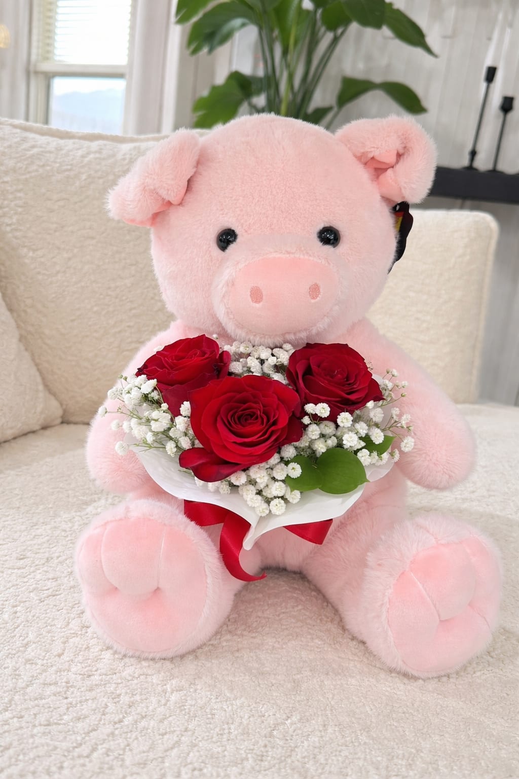 Blush Piggy &amp; Red Roses - A sweet and unforgettable gift designed to melt hearts   Our Blush Piggy &amp; Red Roses features an adorable plush pig paired with a delicate bouquet of fresh red roses and baby’s breath, beautifully wrapped with elegant ribbon details.  Perfect for romantic surprises, birthdays, or just because — this charming gift combines softness and love in one beautiful design.