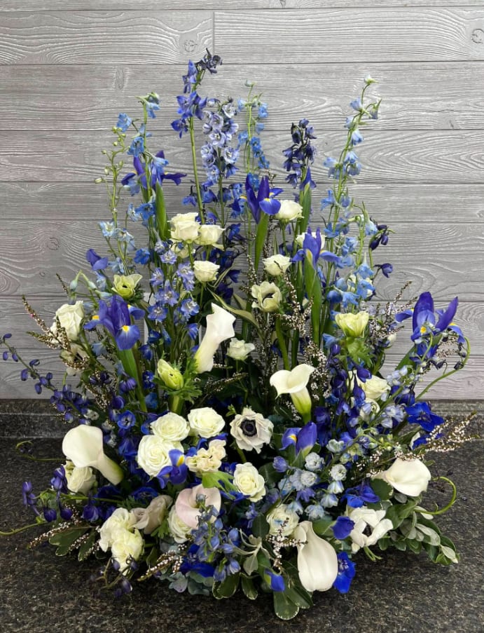 Blue Memories Urn Meadow - Allshades of blues with white for sitting an memorial urn in the middle