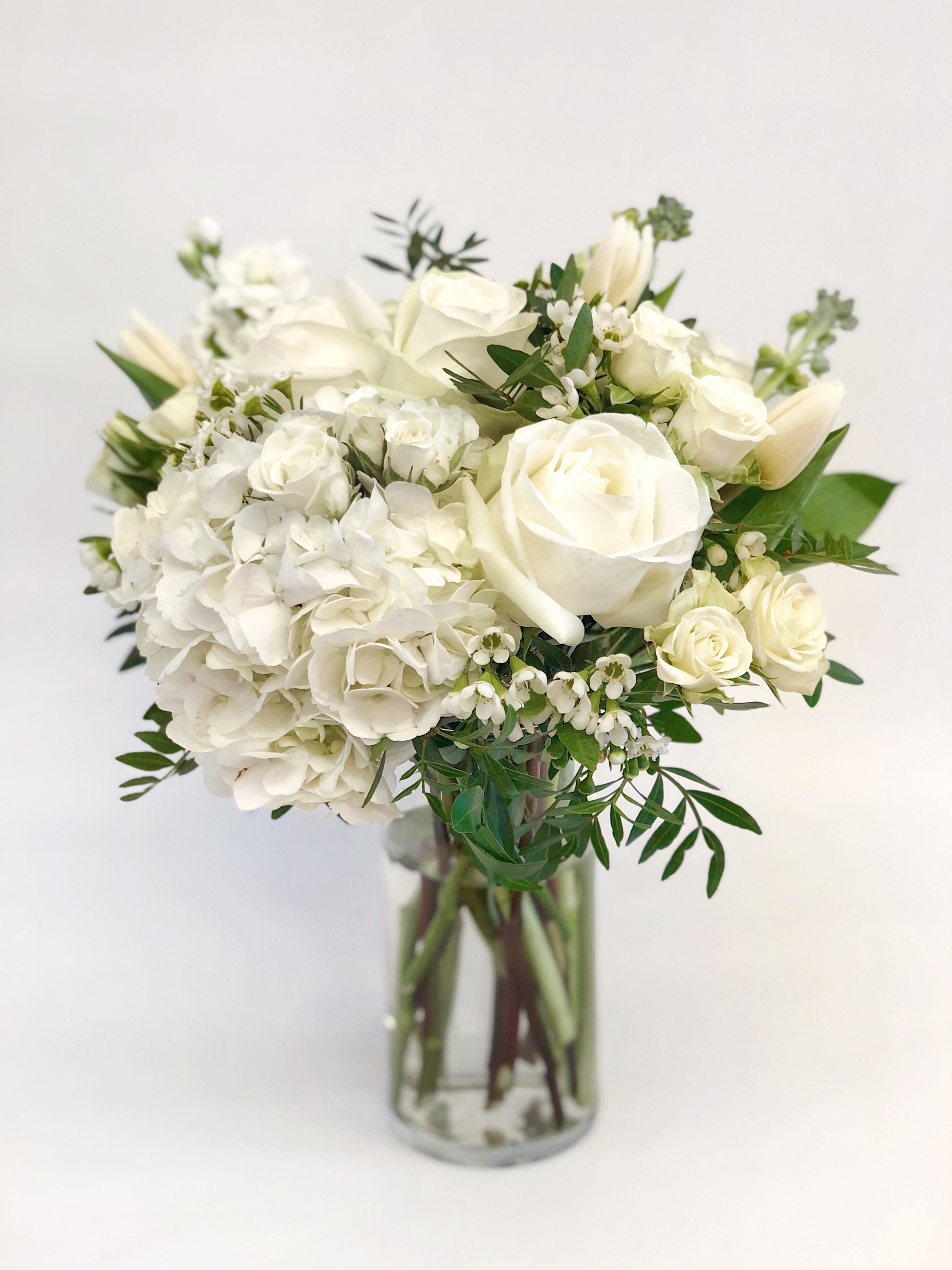 Small Vase Arrangement white - Mixed flowers bouquet, from romantic and gentle to an edgy and interesting look 
