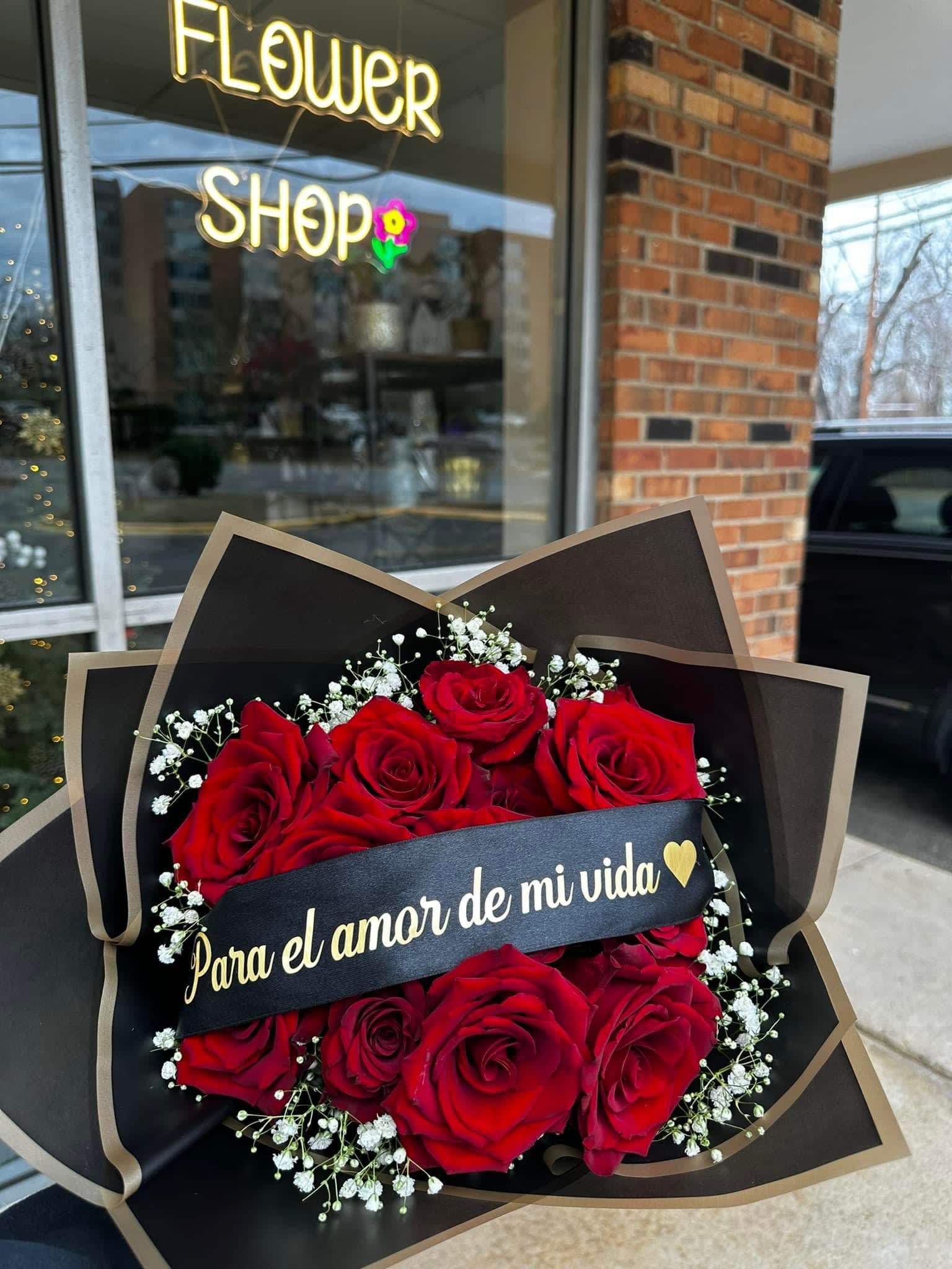 Bouquet of red roses with baby's breath and a ribbon banner