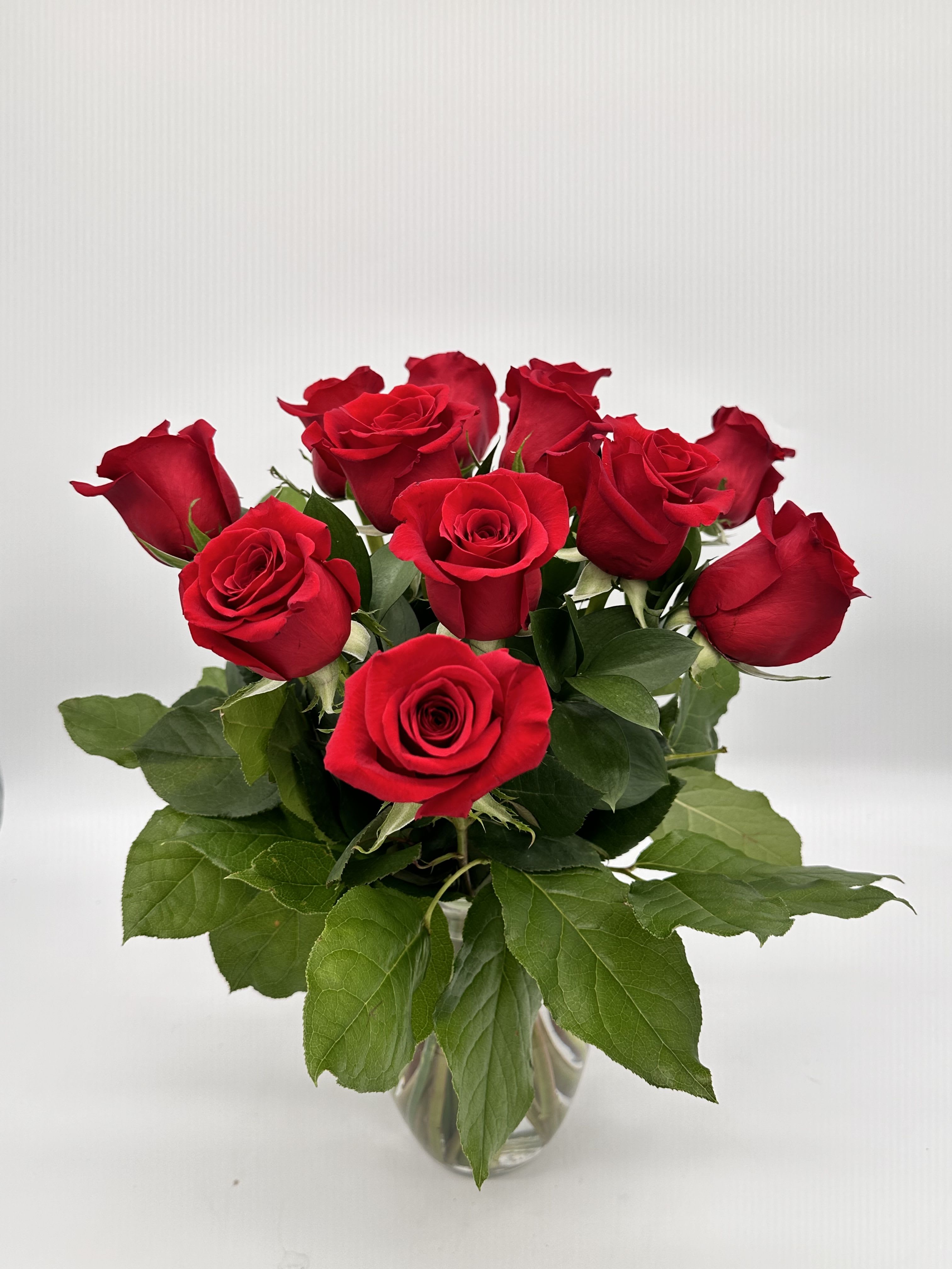 Bouquet of red roses in a clear glass vase