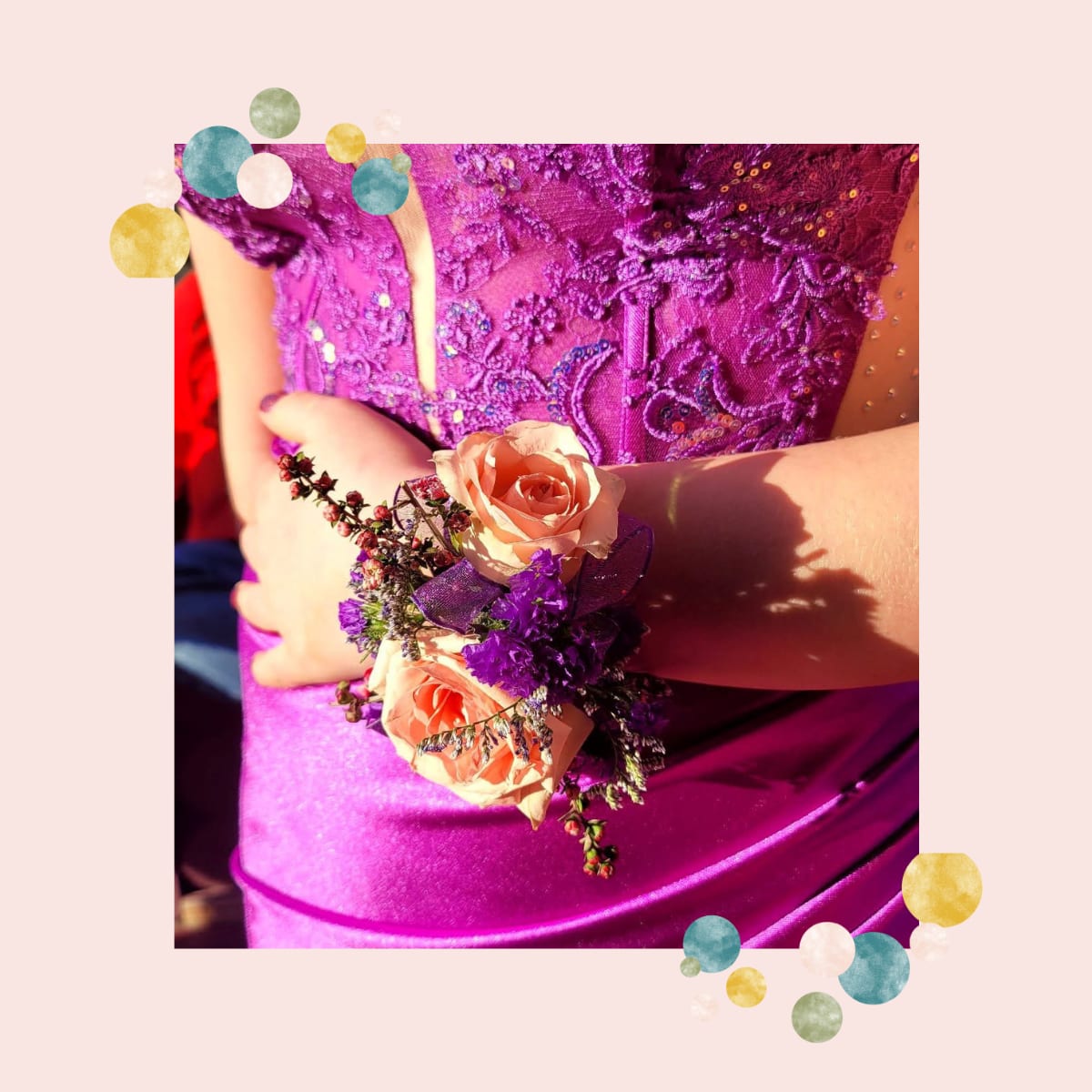 Corsage - A corsage is a perfect addition to any prom attire! Compliment your dress or accent it with a complimentary color! Let us create something custom for you!   Please let us know the colors you would like! 