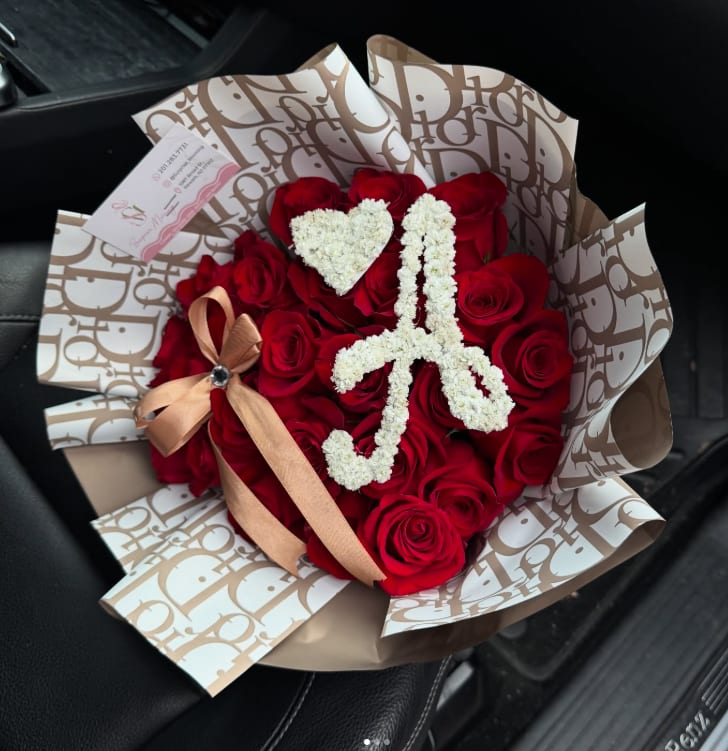 ramo con inicial - ramo de 25 rosas con inicial