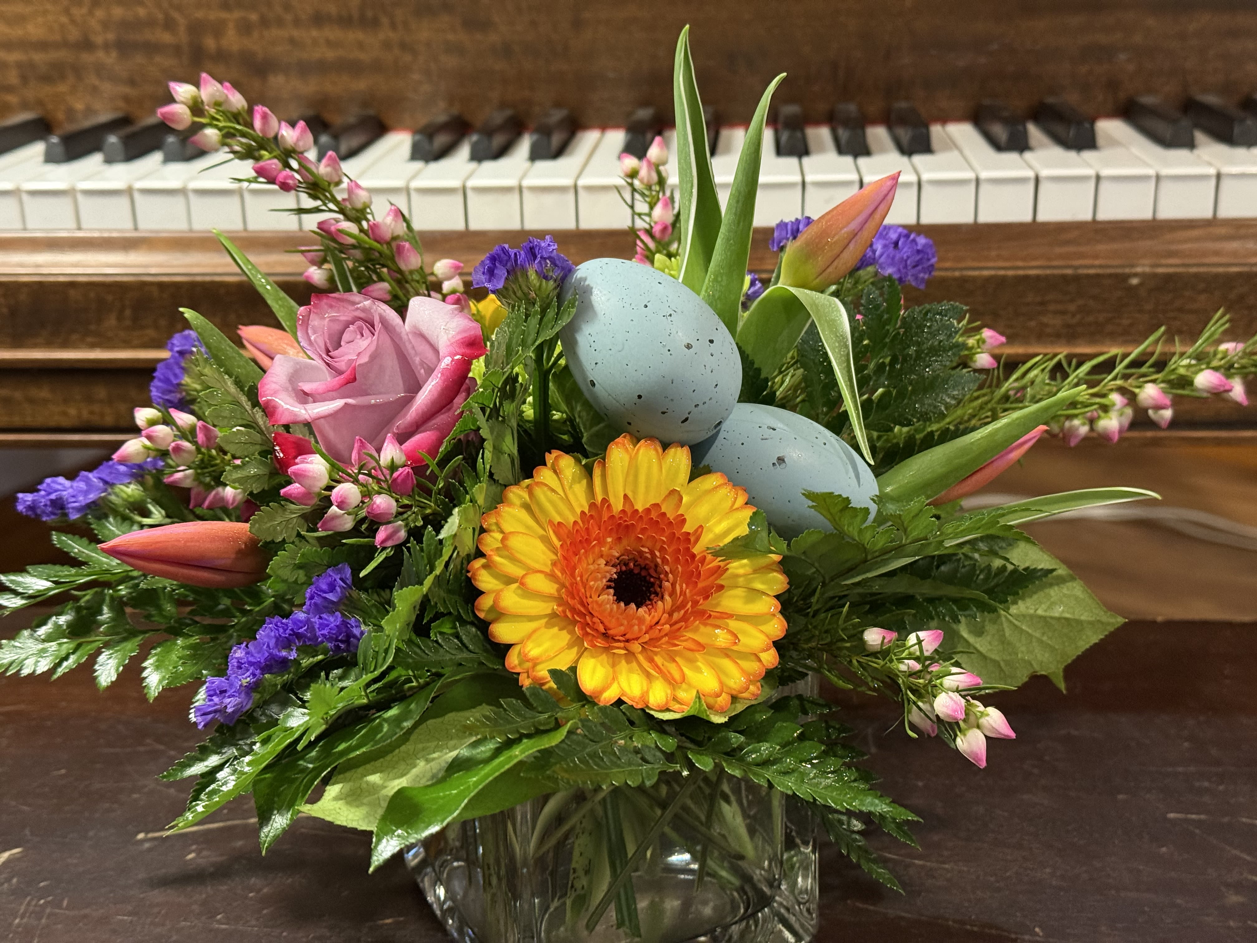 Easter Smiles - Brighten the Easter Table with this Beautiful, Happy Centerpiece!
