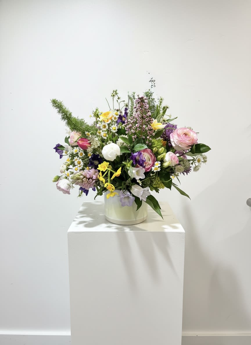 Alice in Wonderland - Let your imagination run wild, we will include extra premium flowers to create an extra "Wow" effect. It will feel like dreaming in a wildflower field that takes you away.