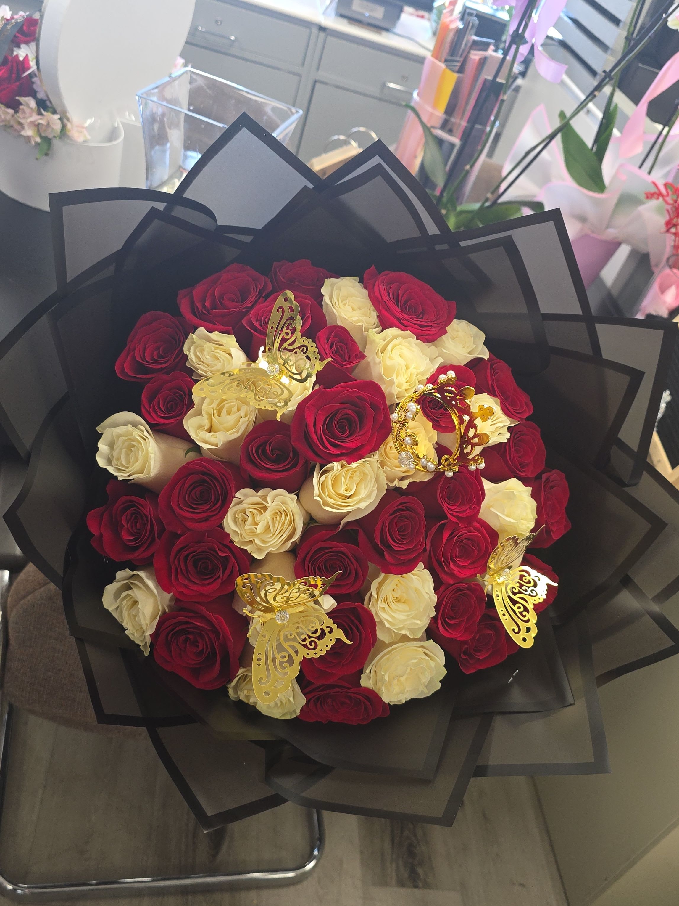 Ramo de rosas 50 rosas - Hermoso bouqueth de 50 rosas hermoso para a cumpleaños aniversarios bodas shower etc toda ocasión 