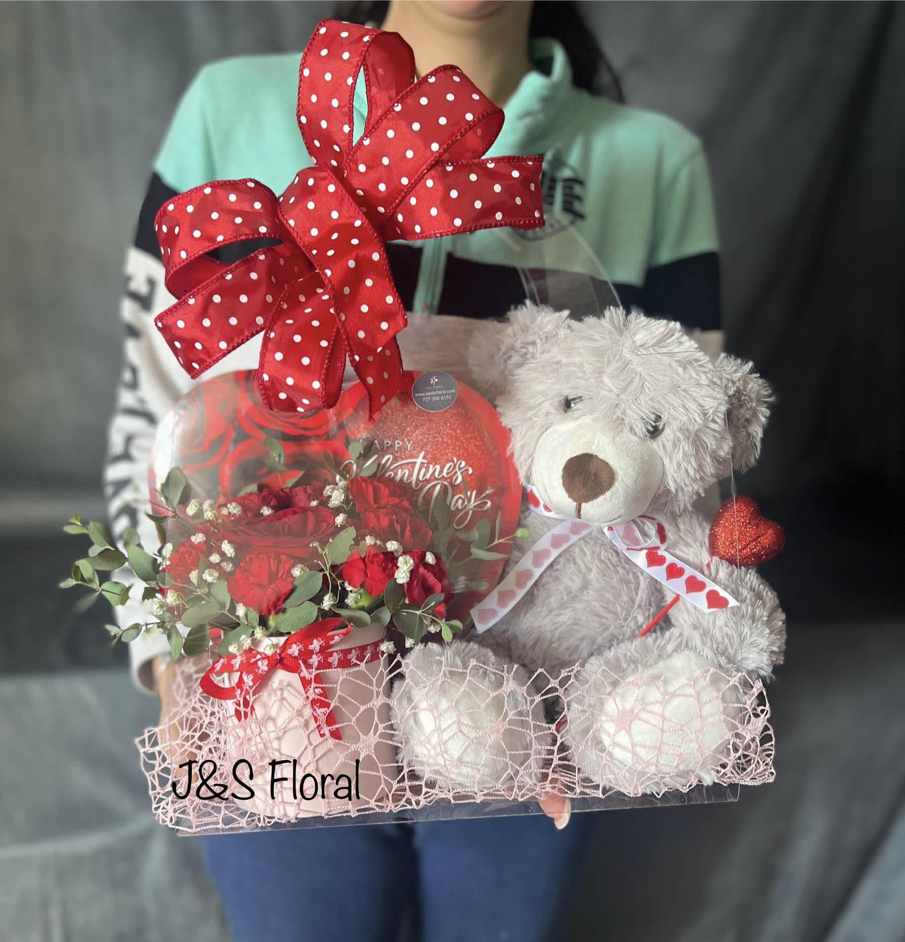 Tender Love - Introducing our exquisite Tender Love – where elegance meets nature's beauty. Embrace the charm of freshly picked flowers, delicately arranged in a stylish acrylic bag that exudes sophistication with the cuddly teddy bear and a chocolate heart. Perfect for valentine's Day   It comes with a flower box and a 14" teddy bear and it can be customized depending on your occasion.