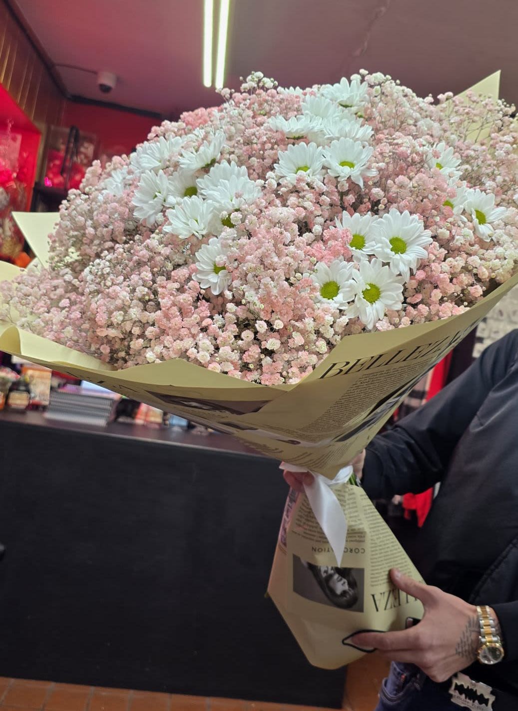 Pink Breath and Daisys Jumbo bouquet - A jumbo bouquet made up of pink baby breath and daisy's. A full look to make anyone go "woahh" !!