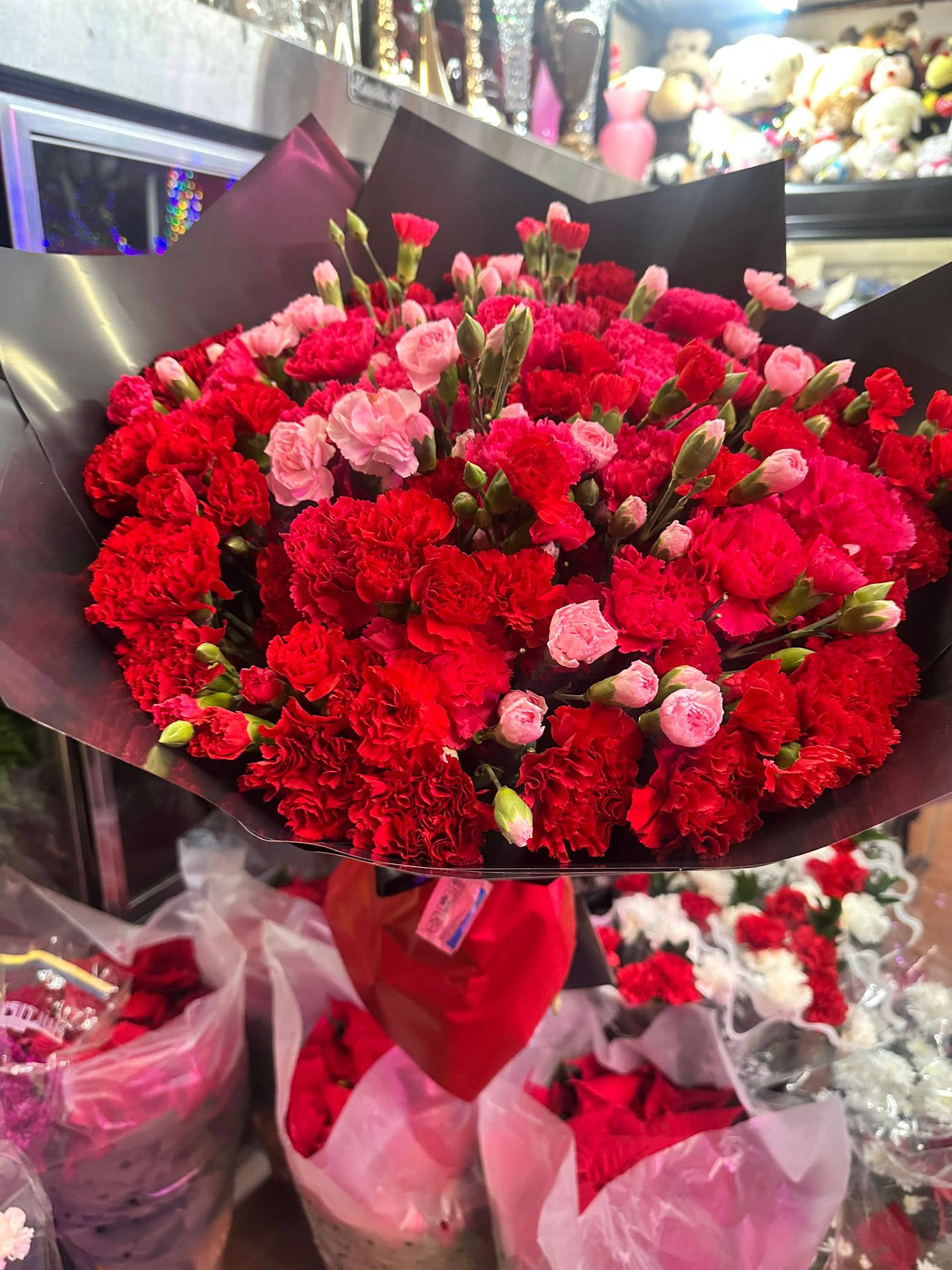 Beautiful Mix Carn &amp; Mini Carn Bouquet - A grand bouquet made up of beautiful carnations and mini carnations.  This is our jumbo size great for any heartwarming gift or grand display of appreciation or thanks. (Colors may vary upon availability)